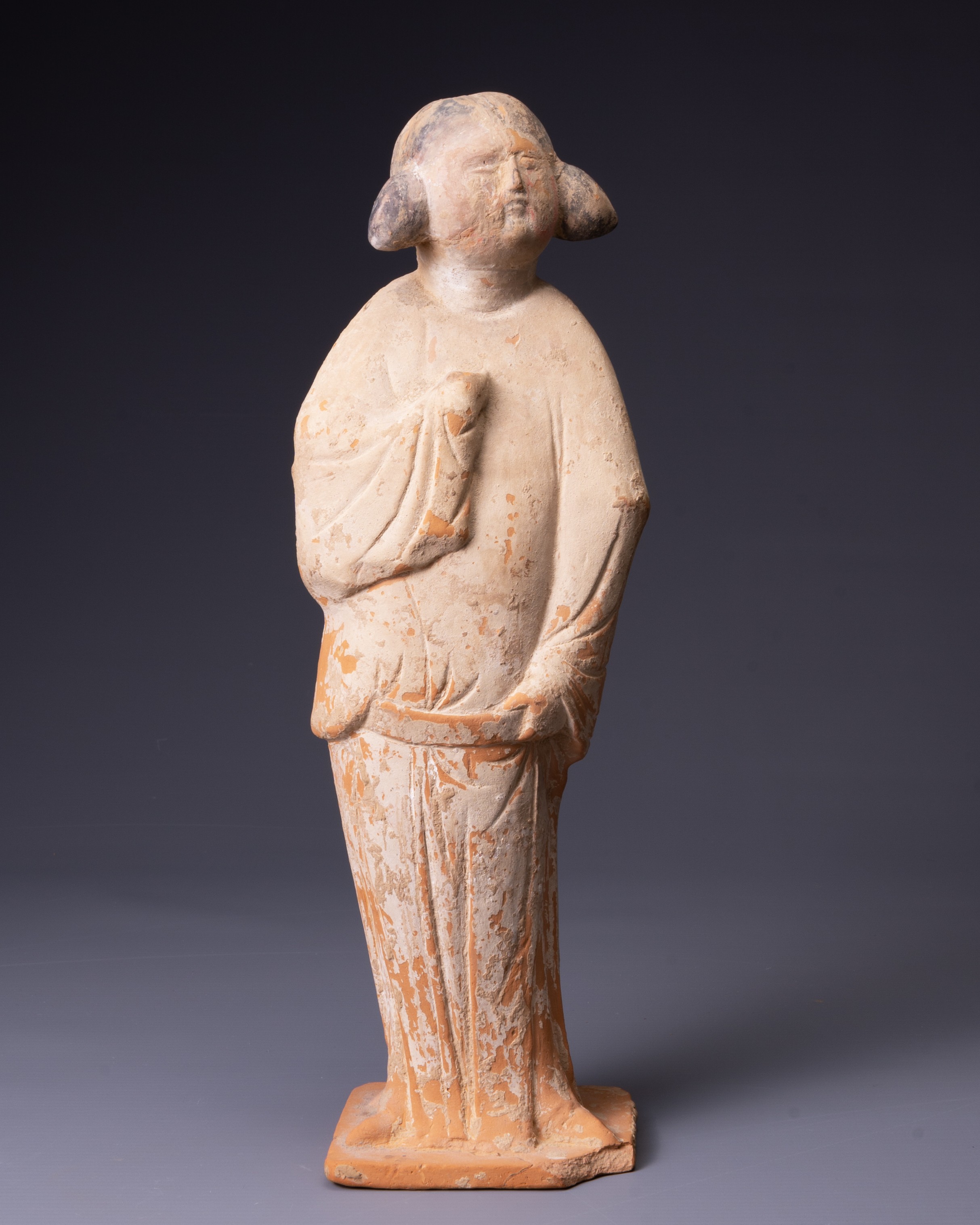 A CHINESE PAINTED POTTERY FIGURE OF COURT LADY, TANG DYNASTY (AD 618-907). Modelled standing wearing