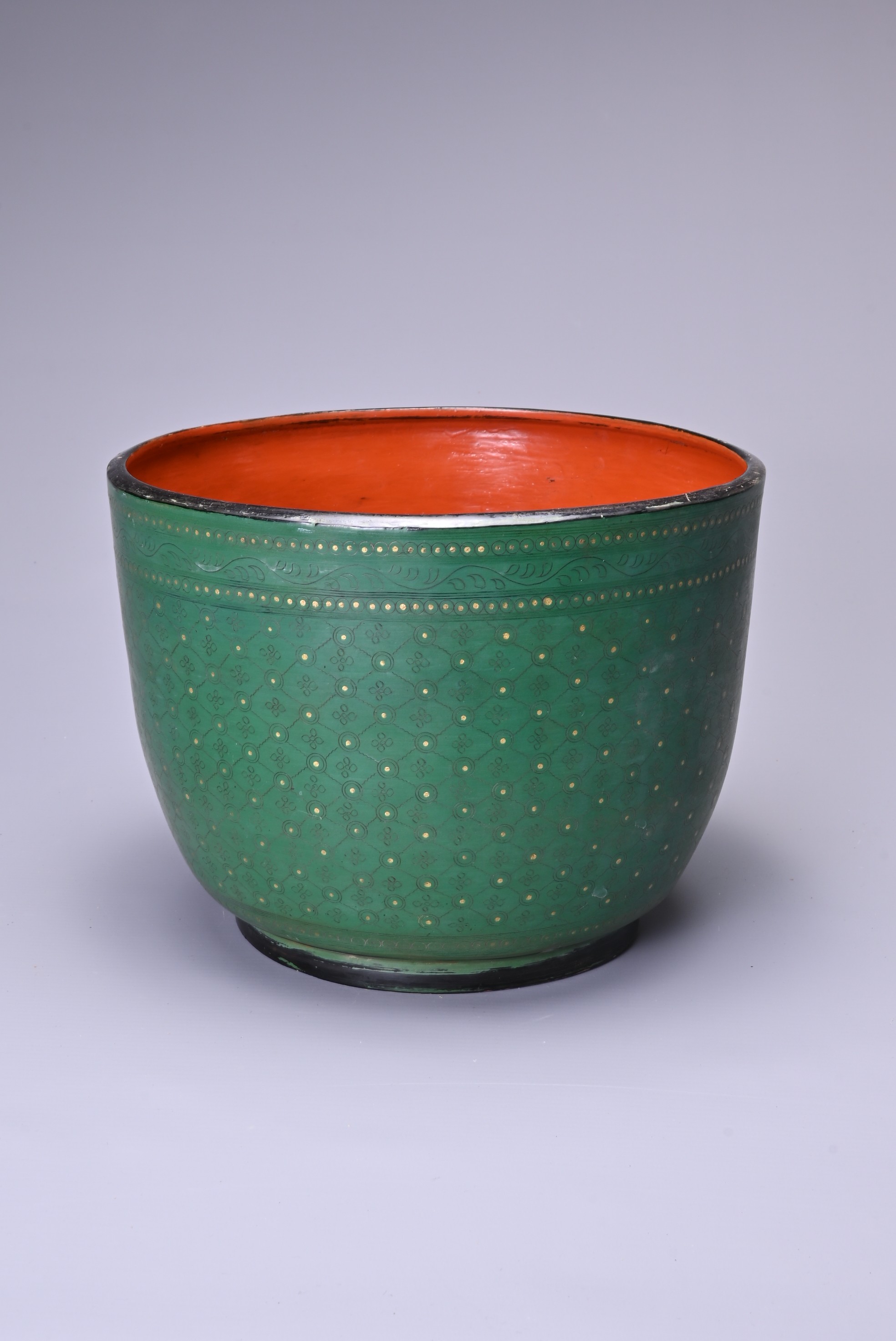 A THAI GREEN LACQUER AND GILT BOWL - Image 3 of 6
