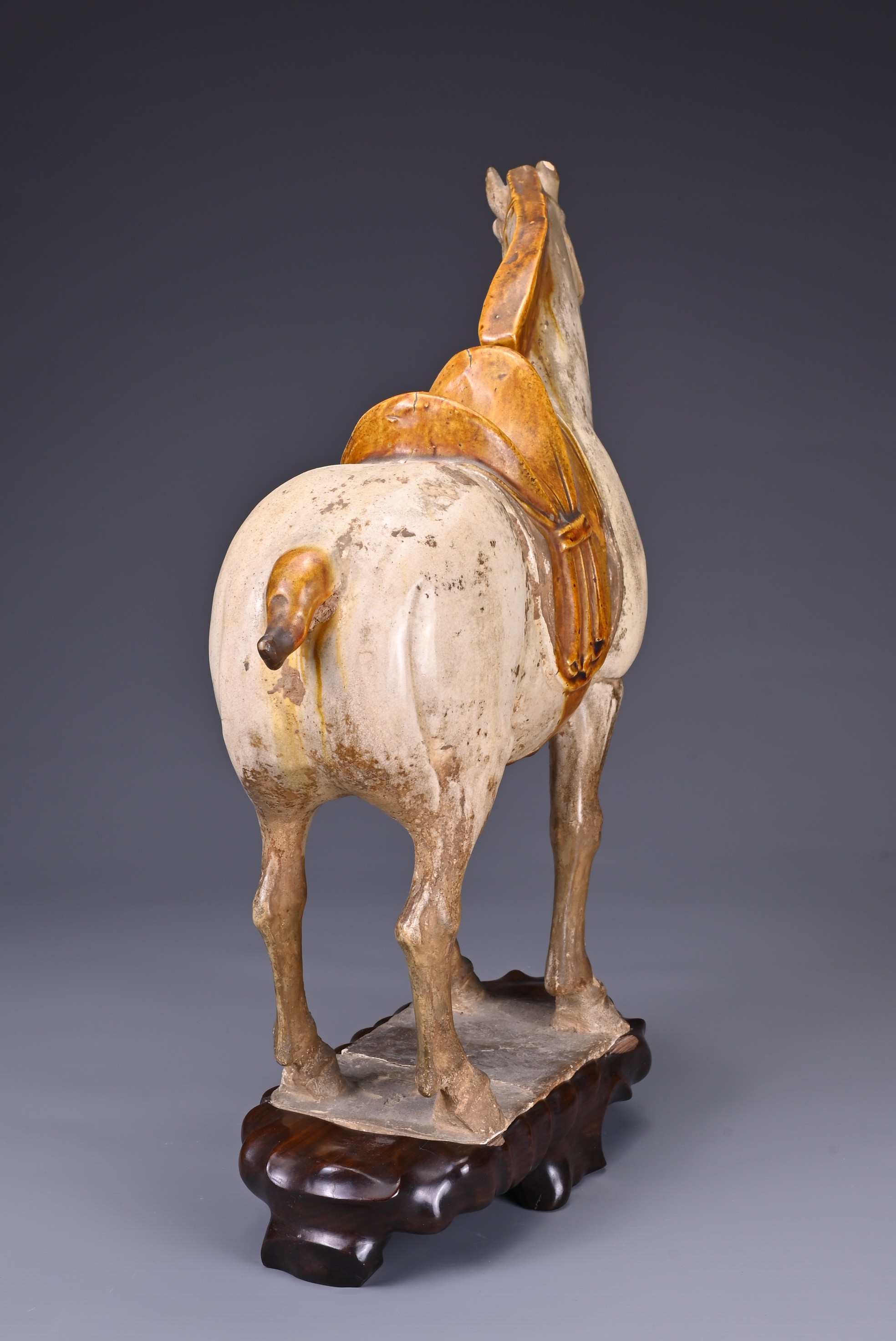 A CHINESE SANCAI GLAZED POTTERY MODEL OF A HORSE, TANG DYNASTY (AD 618-907). Modelled standing - Image 6 of 7