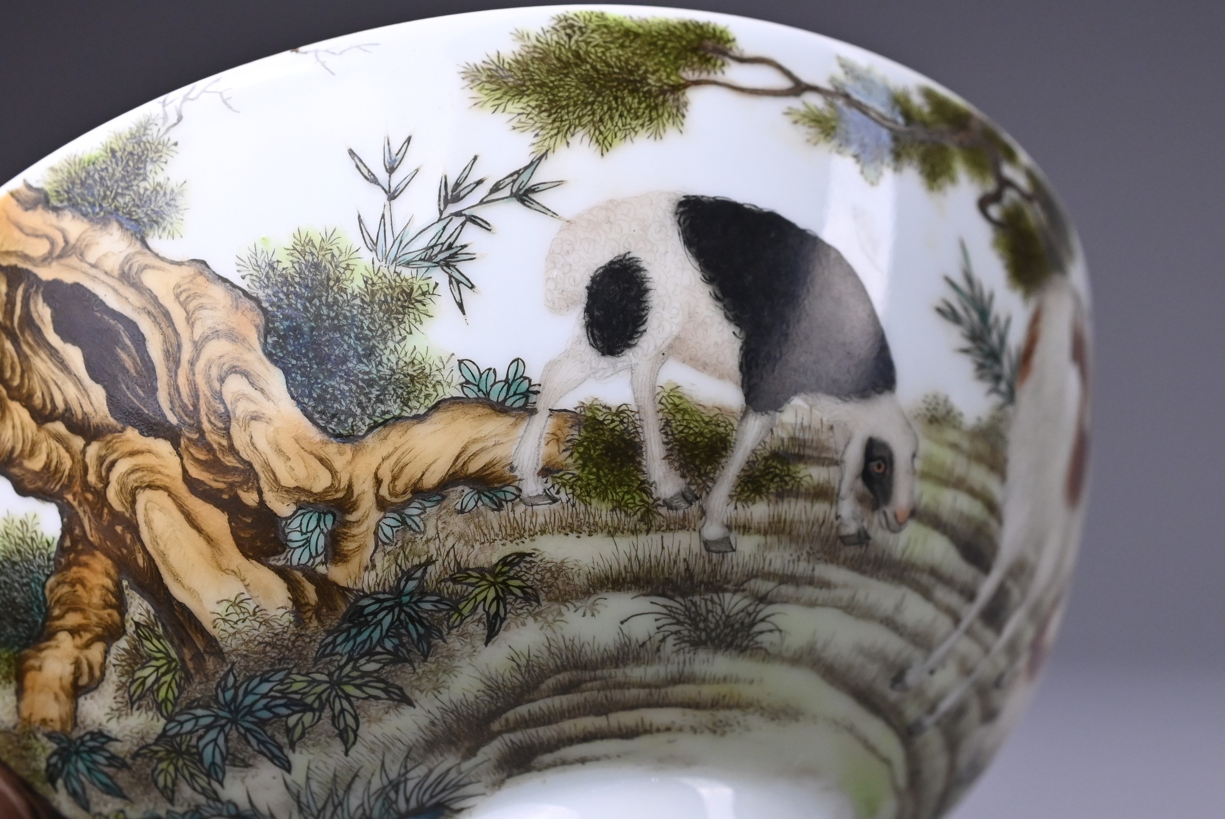 TWO CHINESE PORCELAIN BOWLS, 20TH CENTURY . Each with apocryphal four character Qianlong seal mark - Image 9 of 9