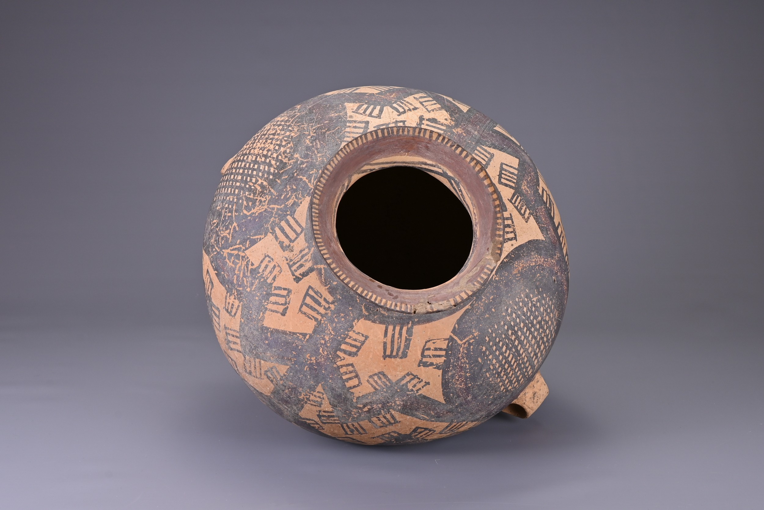 A LARGE CHINESE NEOLITHIC PAINTED POTTERY JAR, MACHANG (C. 2300 - 2000 BC). Fairly heavily potted in - Image 5 of 10