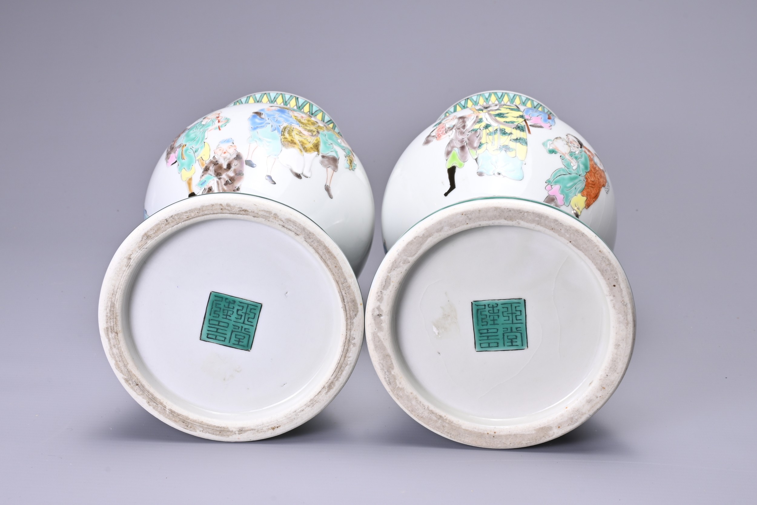 A PAIR OF 20TH CENTURY JAPANESE PORCELAIN FAMILLE VERTE-STYLE BALUSTER VASES. Each with green and - Image 5 of 7