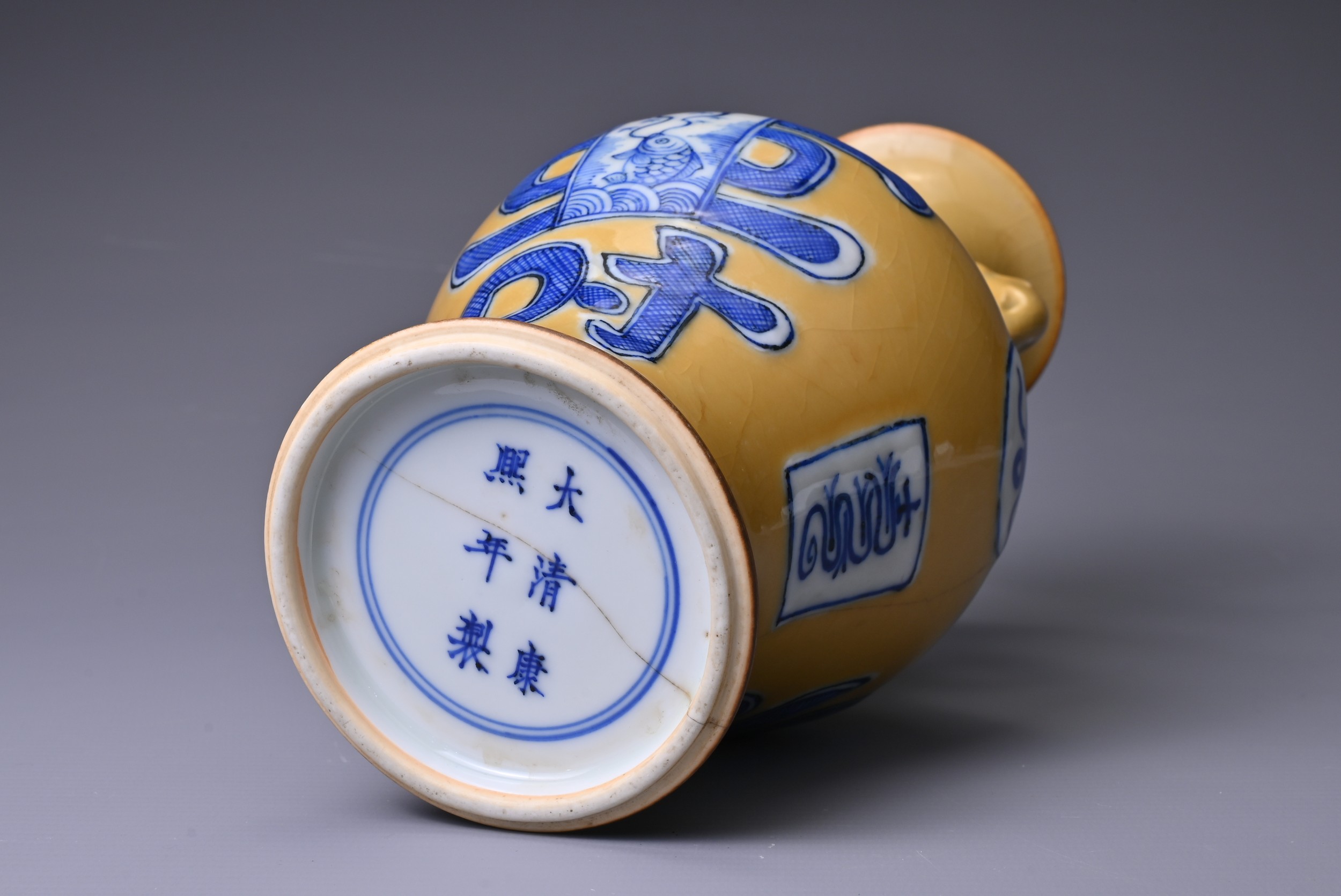 A CHINESE BLUE AND WHITE AND CAFÉ-AU-LAIT TYPE VASE, KANGXI MARK. Of baluster form with twin - Image 3 of 7
