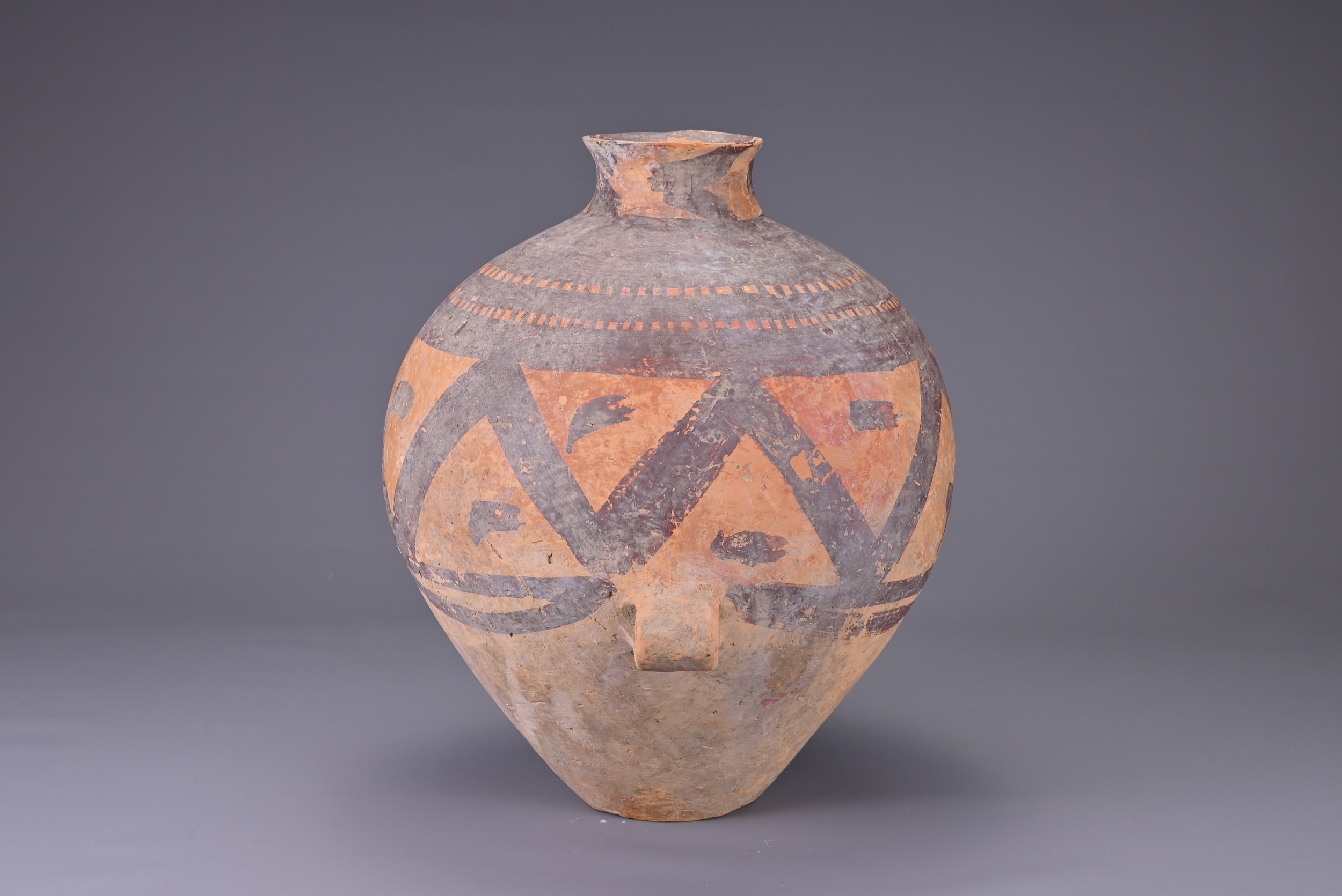 A LARGE CHINESE NEOLITHIC PAINTED POTTERY JAR, MACHANG (C. 2300 - 2000 BC). Fairly heavily potted in - Image 4 of 7