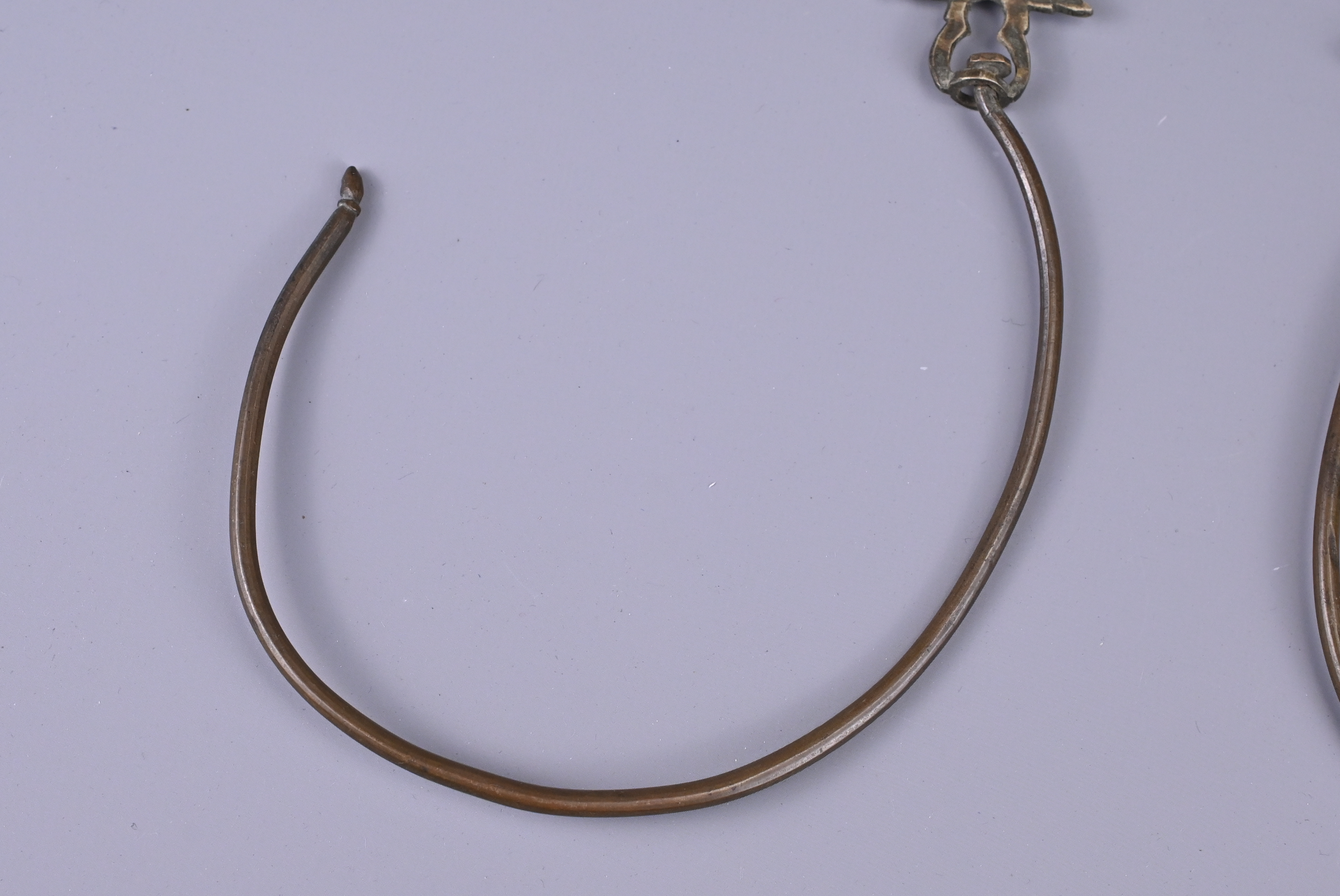 A PAIR OF CHINESE HOOKS, PROBABLY FOR BIRDCAGE, EARLY 20TH CENTURY - Image 4 of 4