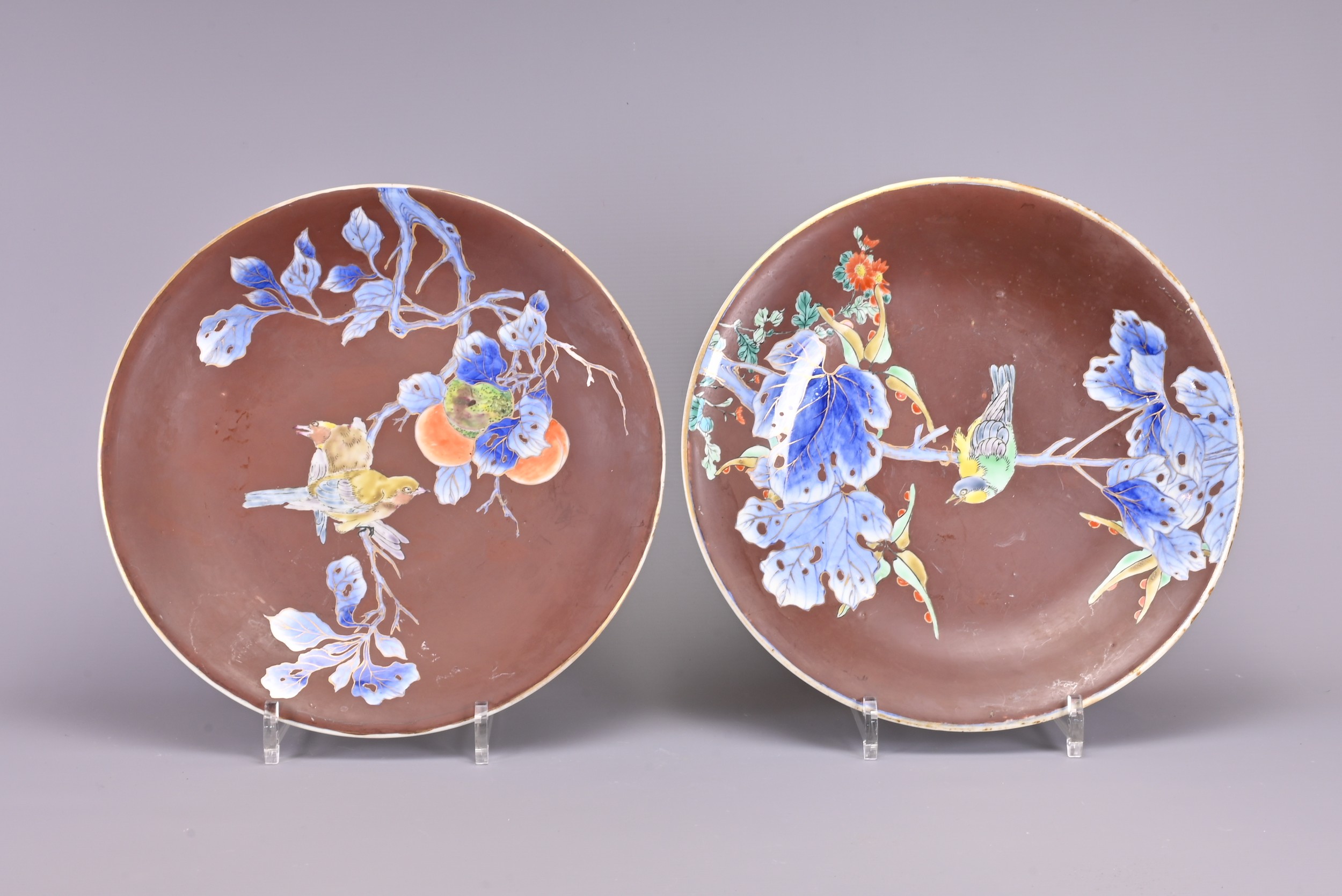 A PAIR OF JAPANESE BROWN-GROUND CIRCULAR DISHES. Each signed in blue to reverse, decorated in