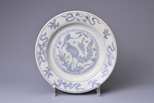 A CHINESE BLUE AND WHITE PORCELAIN PHOENIX DISH, MING DYNASTY. Coated in a thick glaze with