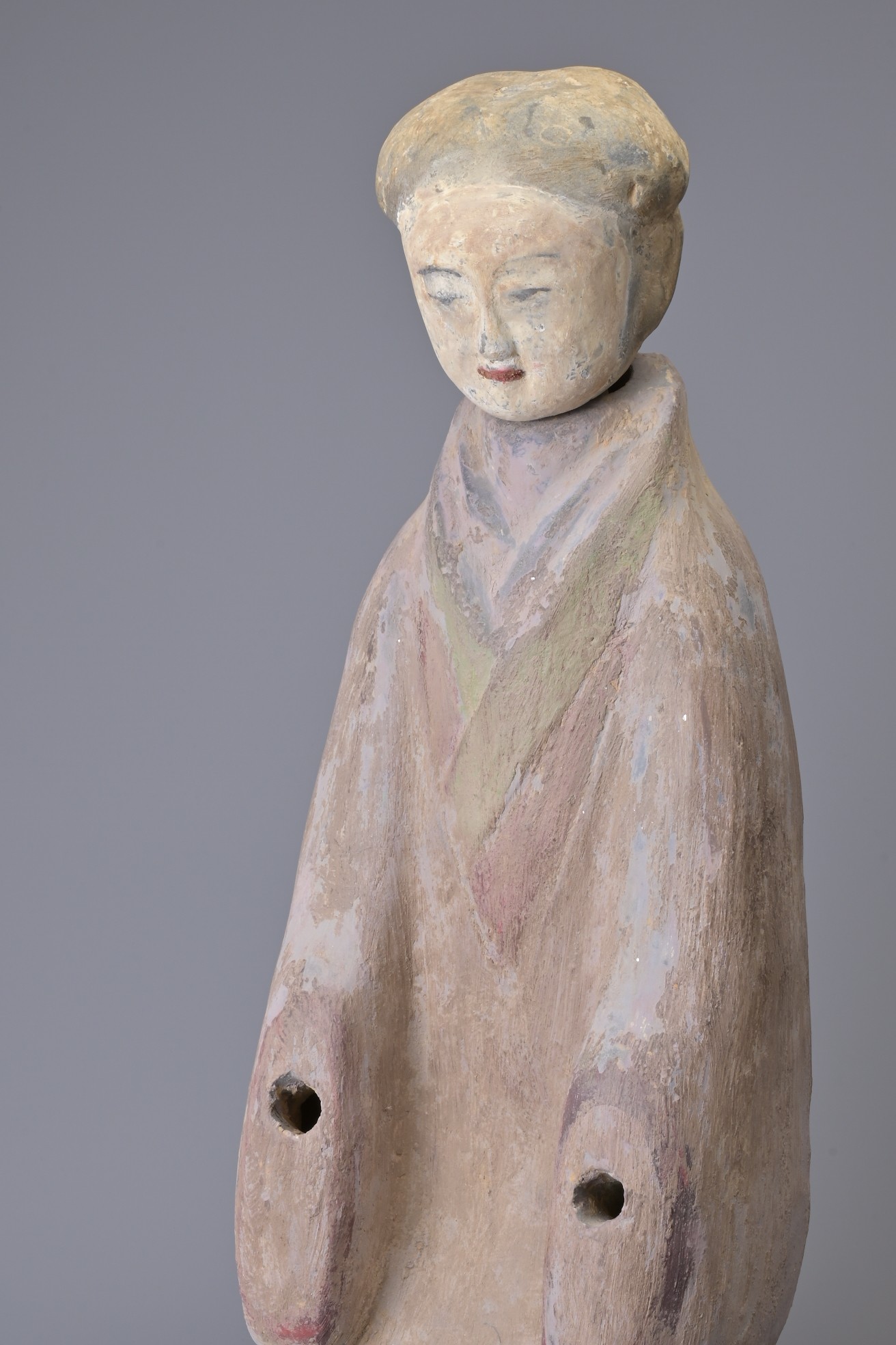 A LARGE CHINESE PAINTED GREY POTTERY FIGURE OF KNEELING COURT LADY, HAN DYNASTY. Heavily potted - Image 2 of 6