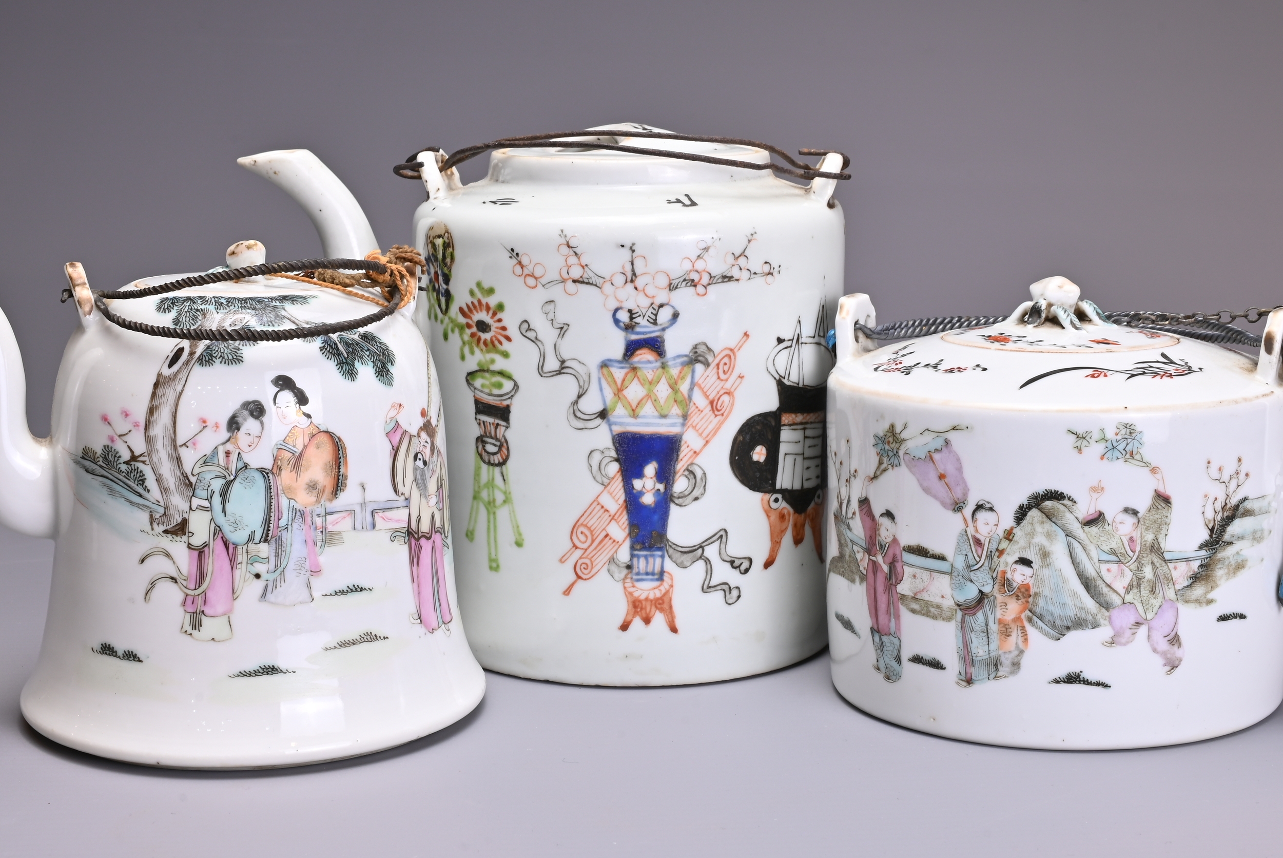 THREE CHINESE FAMILLE ROSE PORCELAIN TEA POTS, 19/20TH CENTURY. Cylindrical and bell-shaped form - Image 7 of 7