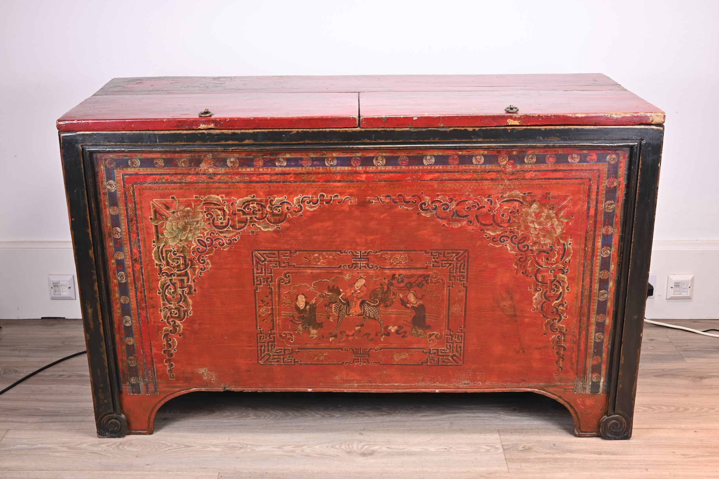 A LARGE CHINESE TIBETAN PAINTED RED AND BLACK LACQUER STORAGE CHEST, 19TH CENTURY. Or rectangular - Image 2 of 10