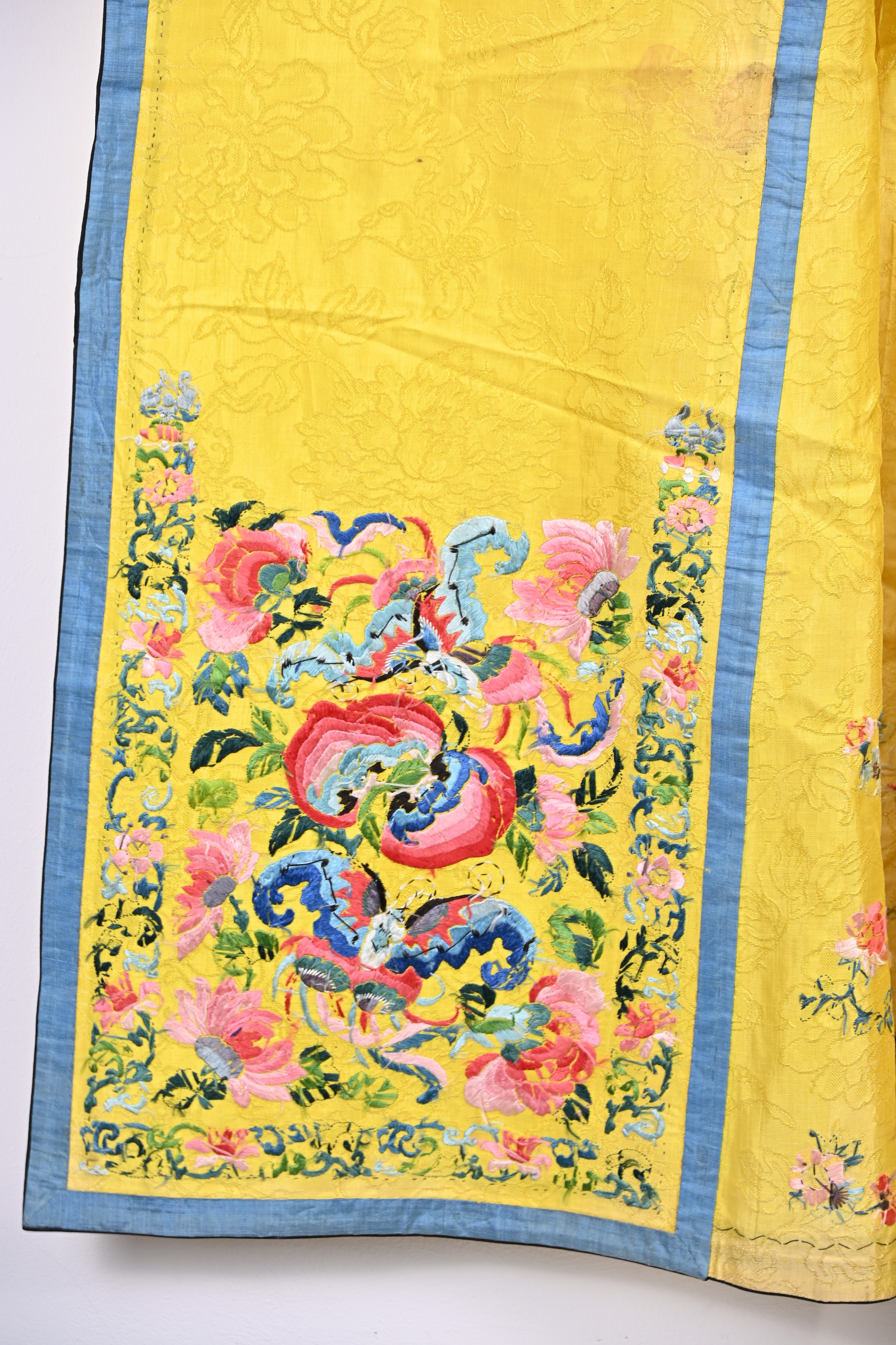 A CHINESE EMBROIDERED YELLOW DAMASK SILK SKIRT AND A PINK SILK PANEL FROM A SKIRT, LATE 19TH/EARLY - Image 5 of 5