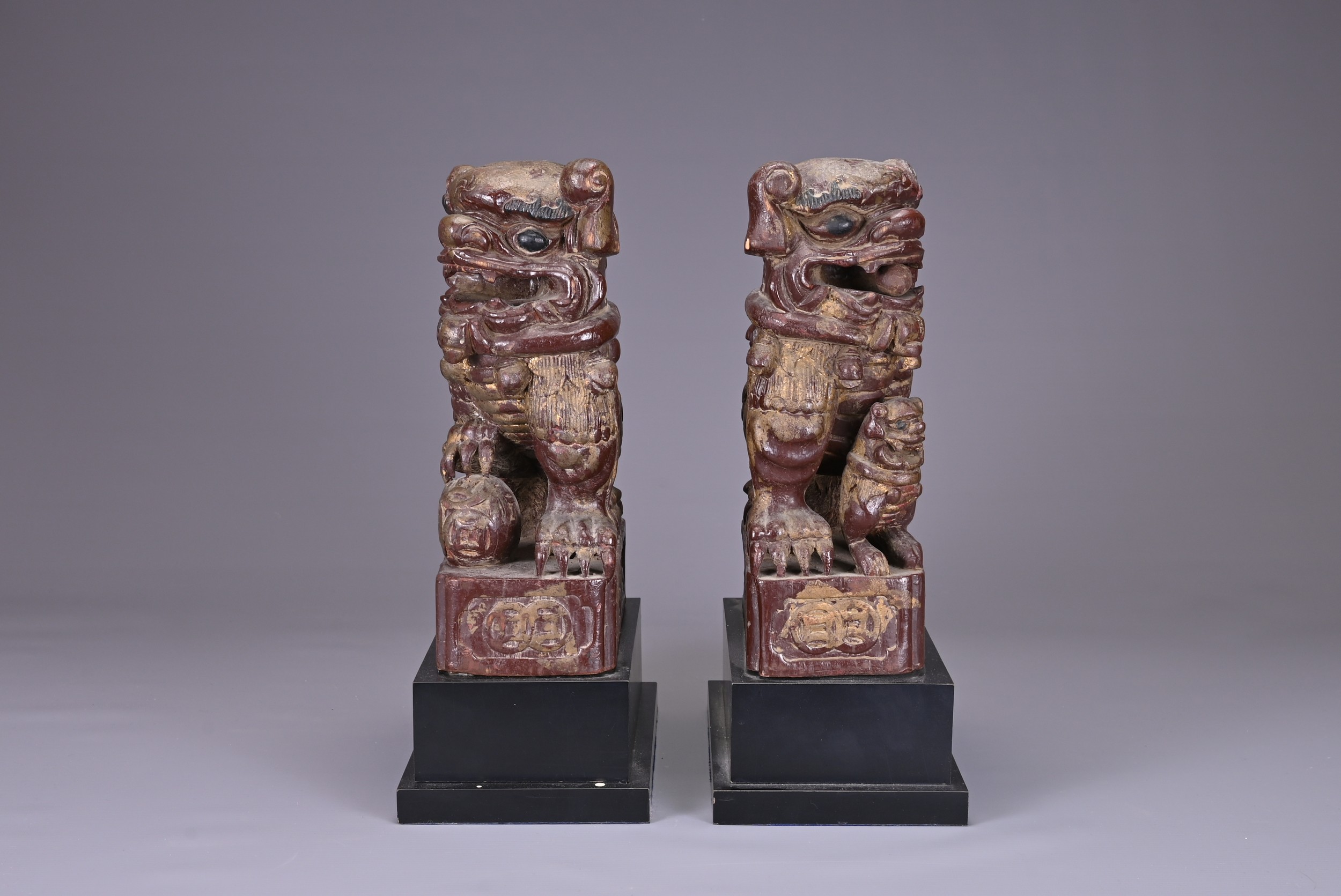 A PAIR OF CHINESE LACQUERED LION DOGS, 19/20TH CENTURY. Seated with its paw on a 'pierced ball', the - Image 3 of 5