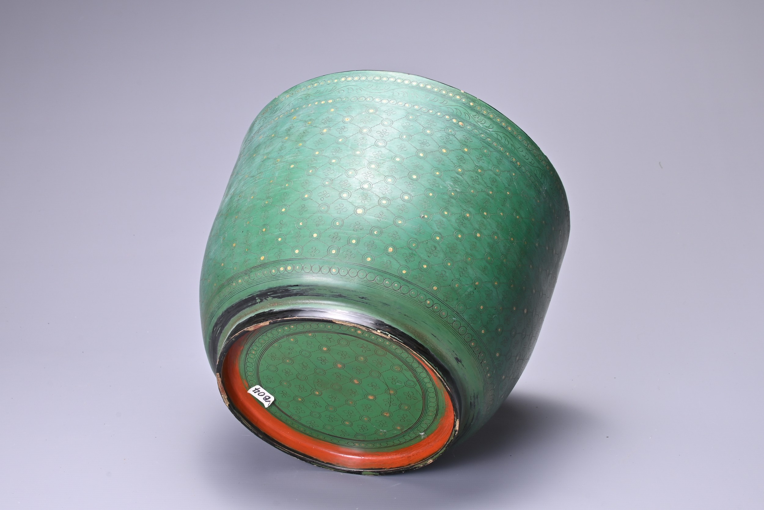 A THAI GREEN LACQUER AND GILT BOWL - Image 5 of 6