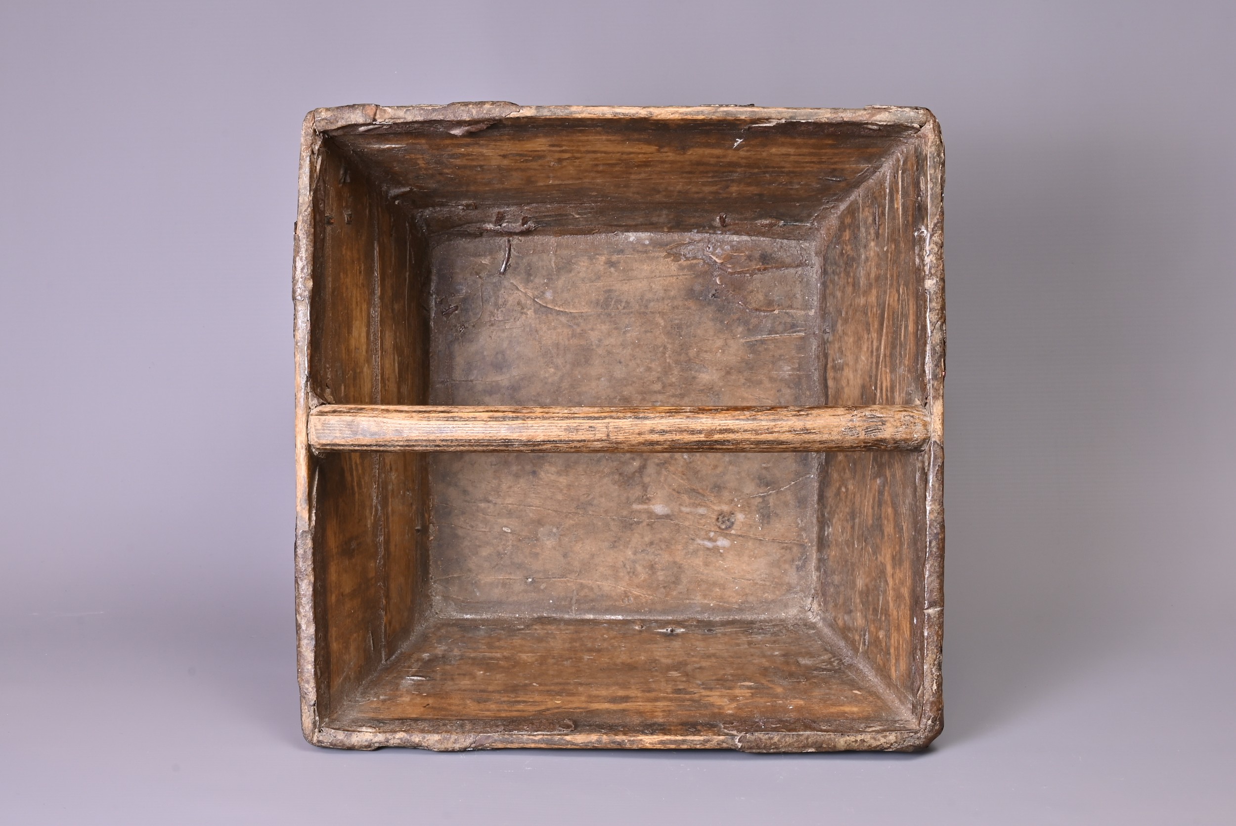 CHINESE 19TH/20TH CENTURY SQUARE-FORM RICE GRAIN BUCKET, with central handle and metal fittings. - Image 6 of 7