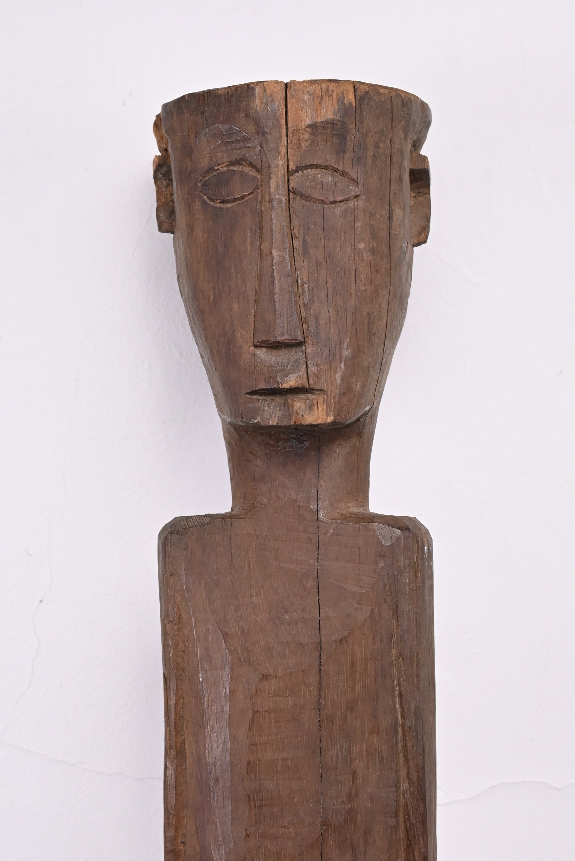 A TALL AFRICAN CARVED WOODEN FIGURE. A slender human figure with hands clasp in front of the - Image 6 of 10