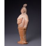 A CHINESE TANG DYNASTY (AD 618-907) PAINTED POTTERY FIGURE OF COURT LADY. Modelled standing