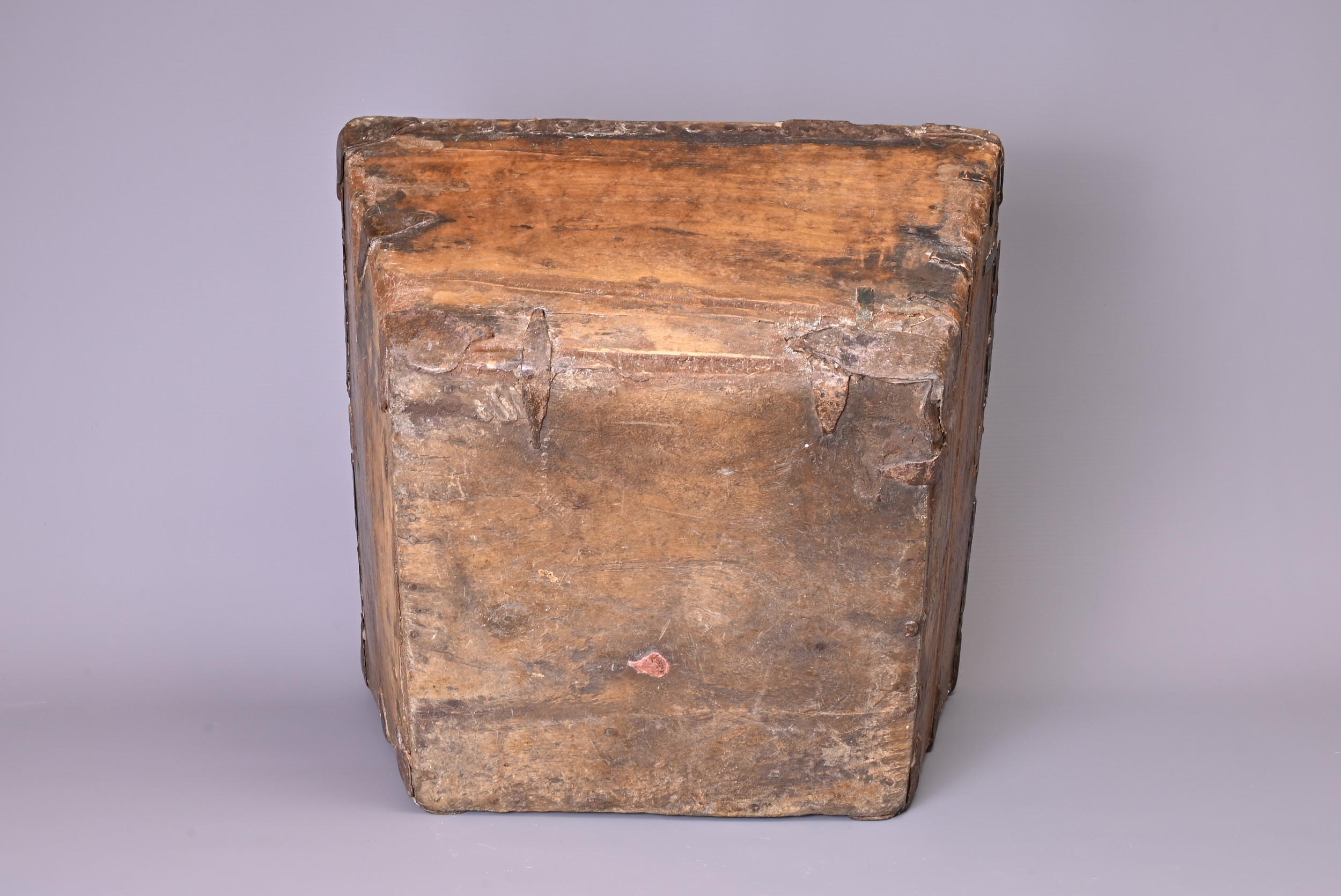 CHINESE 19TH/20TH CENTURY SQUARE-FORM RICE GRAIN BUCKET, with central handle and metal fittings. - Image 7 of 7