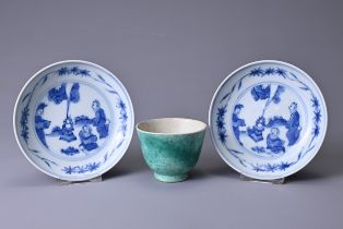 THREE CHINESE PORCELAIN ITEMS, 18/19TH CENTURY. To include a pair of blue and white porcelain