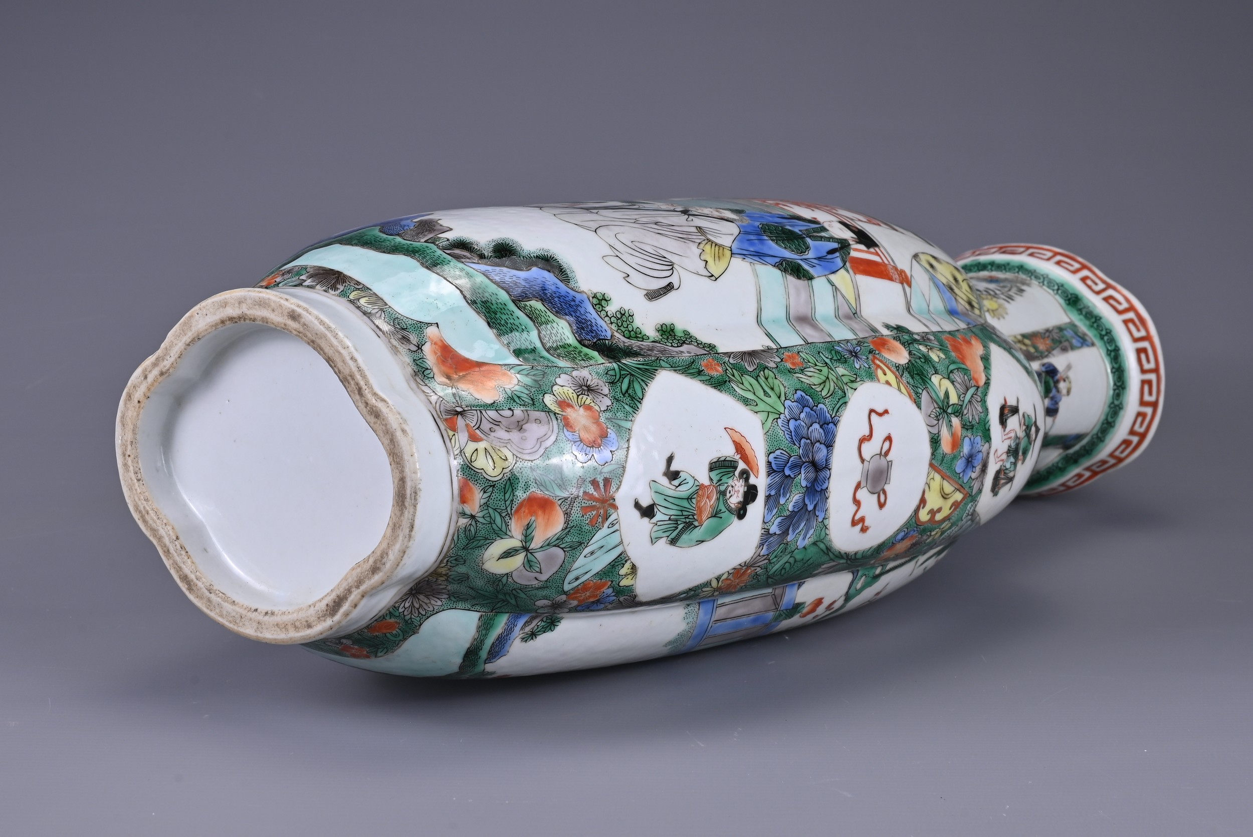 A LARGE CHINESE FAMILLE VERTE PORCELAIN VASE. Of quatre lobed form decorated with panels of - Image 5 of 8