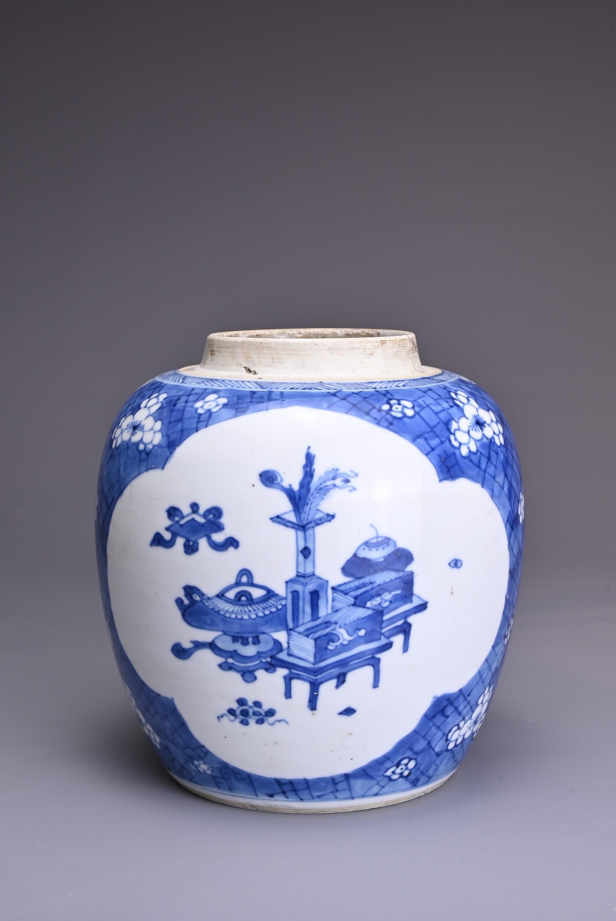 A CHINESE BLUE AND WHITE PORCELAIN GINGER JAR, 18TH CENTURY. Two quatrefoil panels decorated with - Image 4 of 6