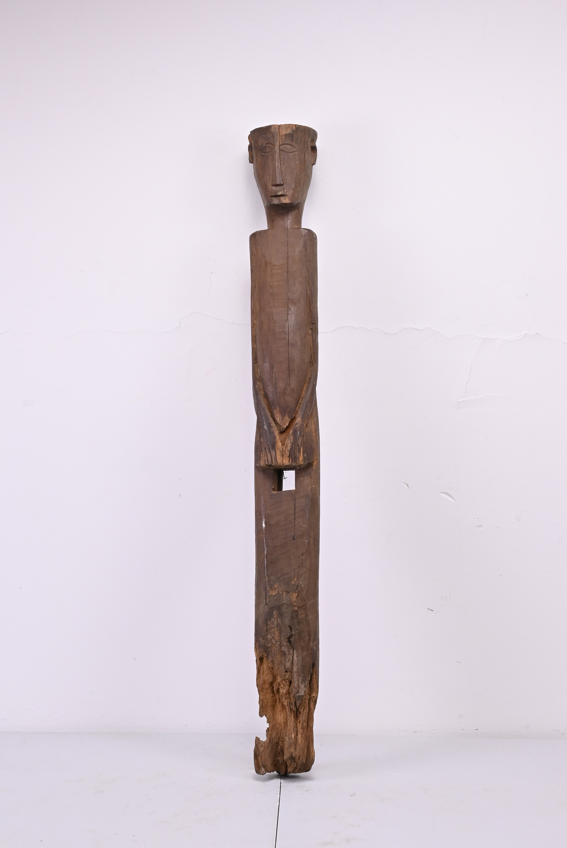 A TALL AFRICAN CARVED WOODEN FIGURE. A slender human figure with hands clasp in front of the - Image 2 of 10