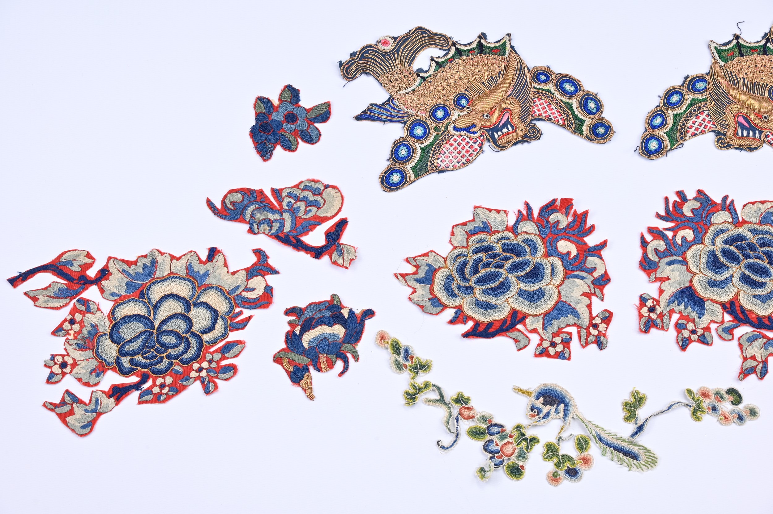A GROUP OF CHINESE EMBROIDERY FRAGMENTS, LATE 19TH/EARLY 20TH CENTURY. Each cut-out, comprising: a - Image 4 of 6
