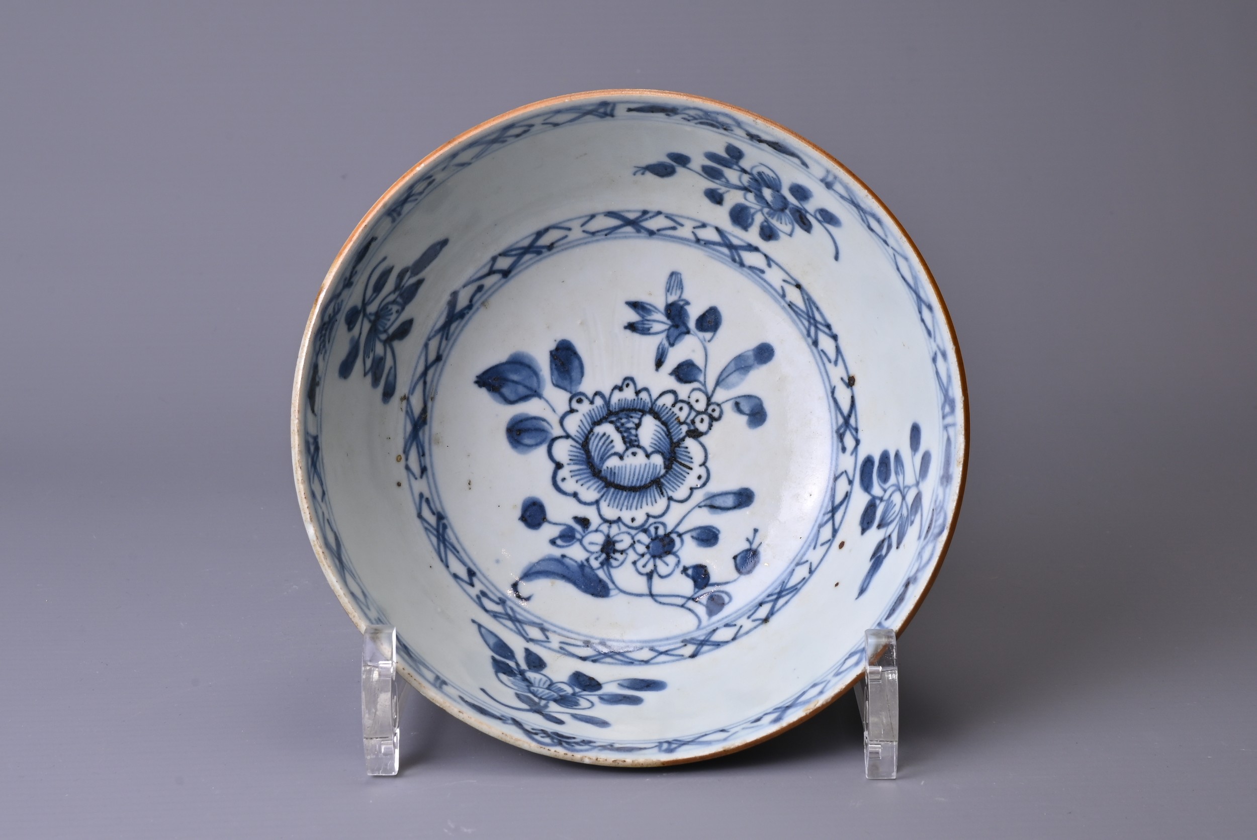 A CHINESE BATAVIA PORCELAIN BOWL, 18TH CENTURY. The interior decorated in blue and white with floral - Image 2 of 5