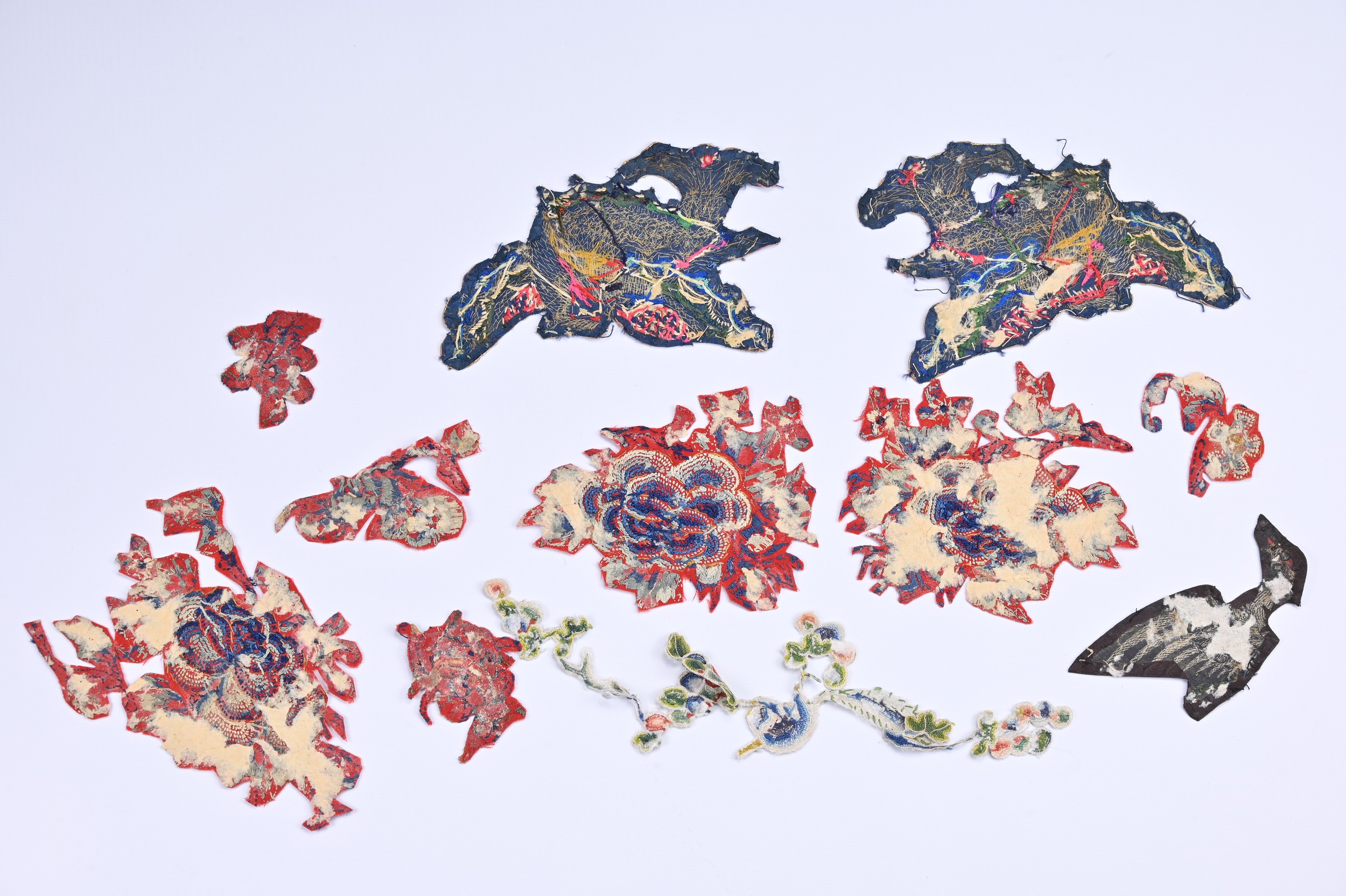 A GROUP OF CHINESE EMBROIDERY FRAGMENTS, LATE 19TH/EARLY 20TH CENTURY. Each cut-out, comprising: a - Image 6 of 6