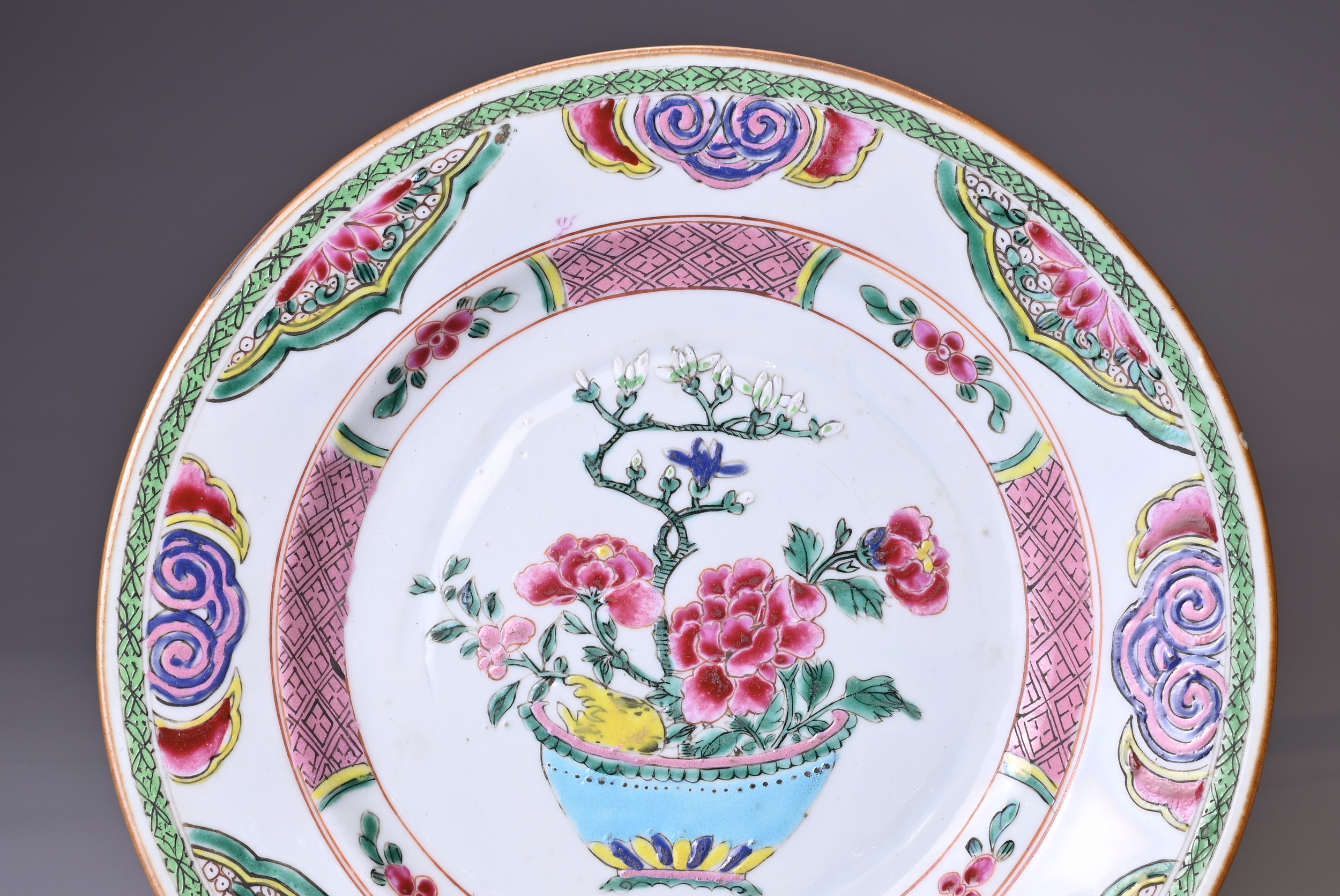 A CHINESE FAMILLE ROSE PORCELAIN DISH, 18TH CENTURY. Decorated in vibrant enamels with floral basket - Image 3 of 5