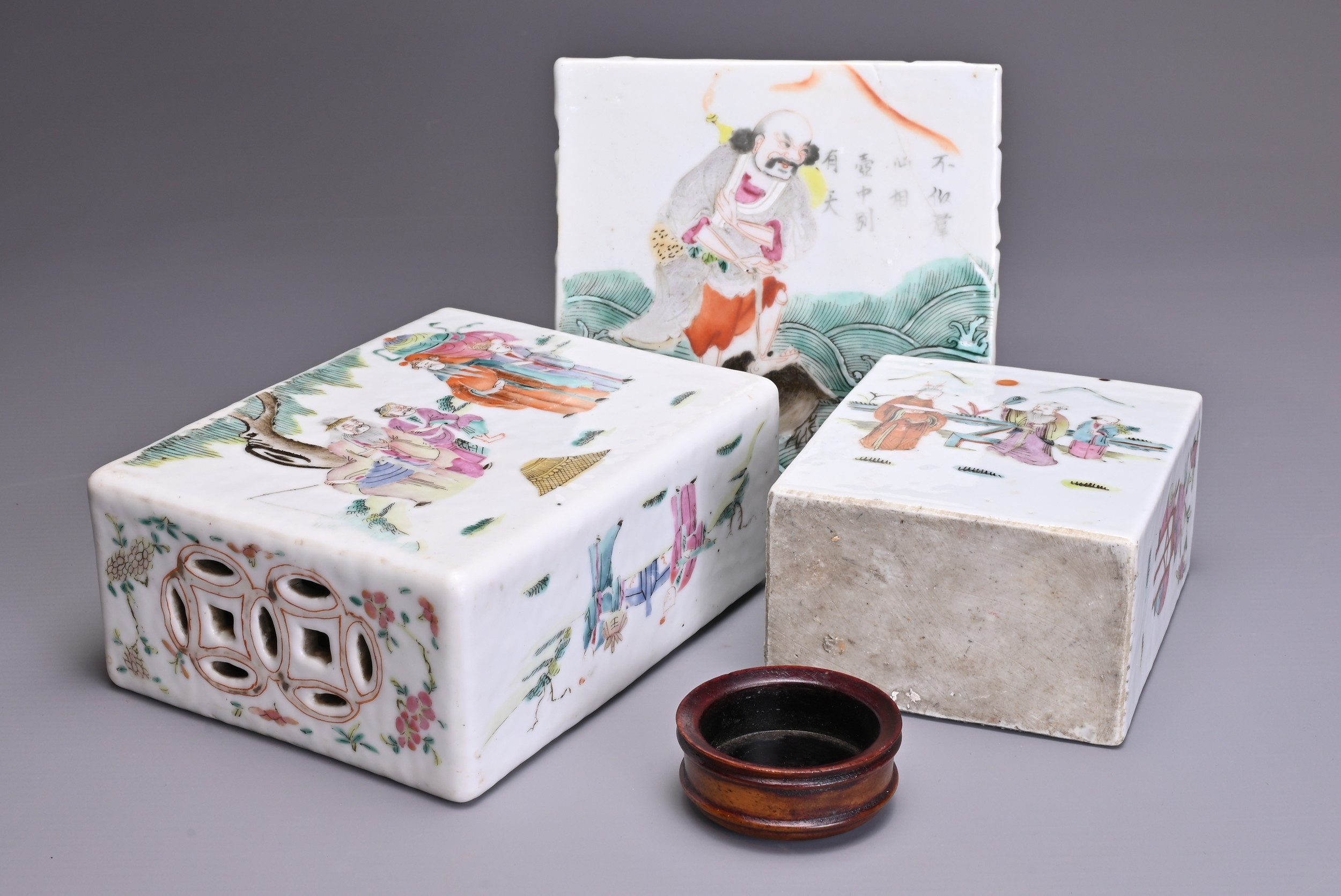 THREE CHINESE FAMILLE ROSE PORCELAIN ITEMS, 19TH CENTURY. Comprising a pillow or rectangular form - Image 2 of 5