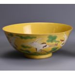 A CHINESE YELLOW GROUND AND GREEN ENAMEL BOWL, 19/20TH CENTURY