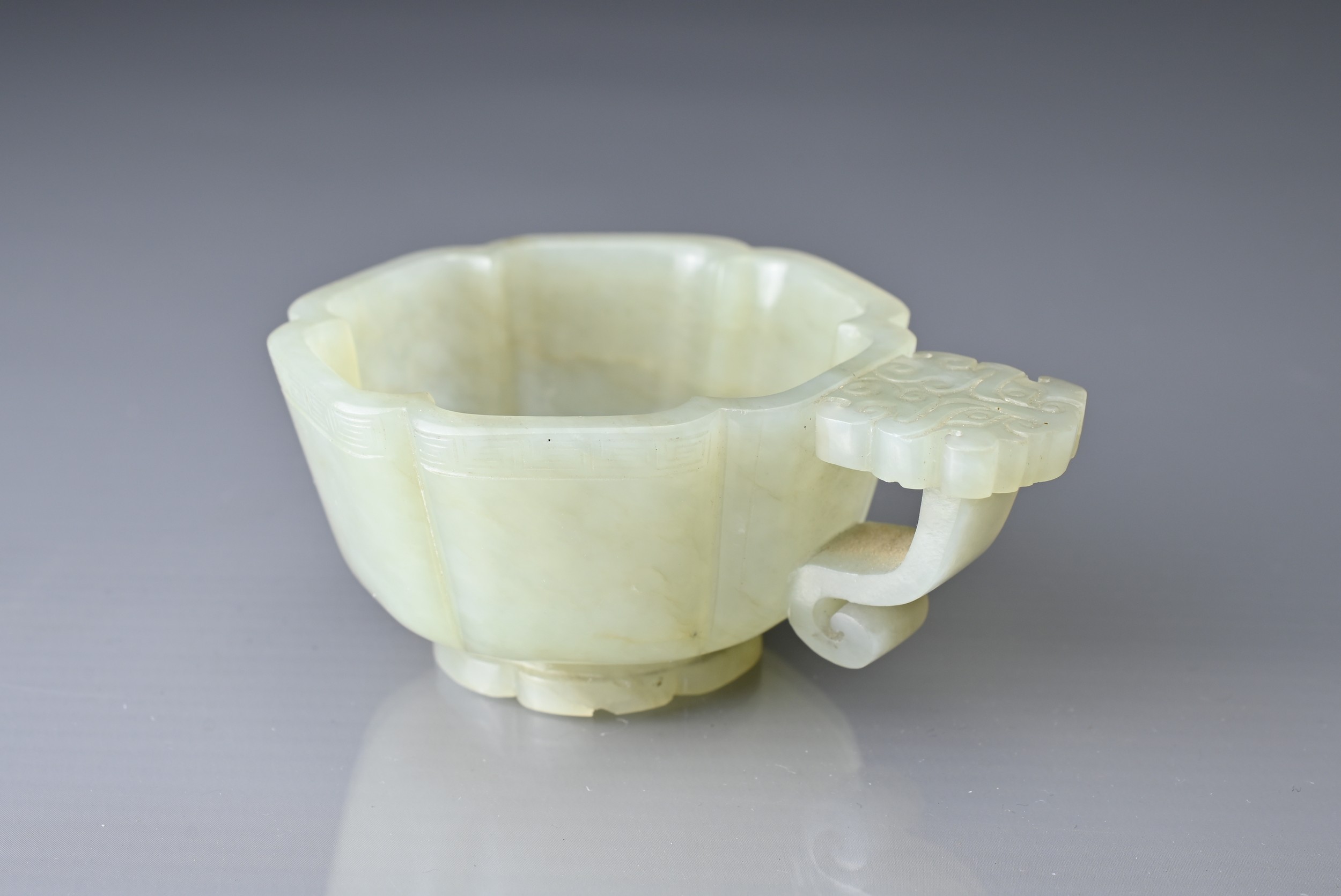 A CHINESE WHITE JADE BRUSH WASHER / WATER POT, QING DYNASTY. In the form of a hollowed peach on a - Image 6 of 6