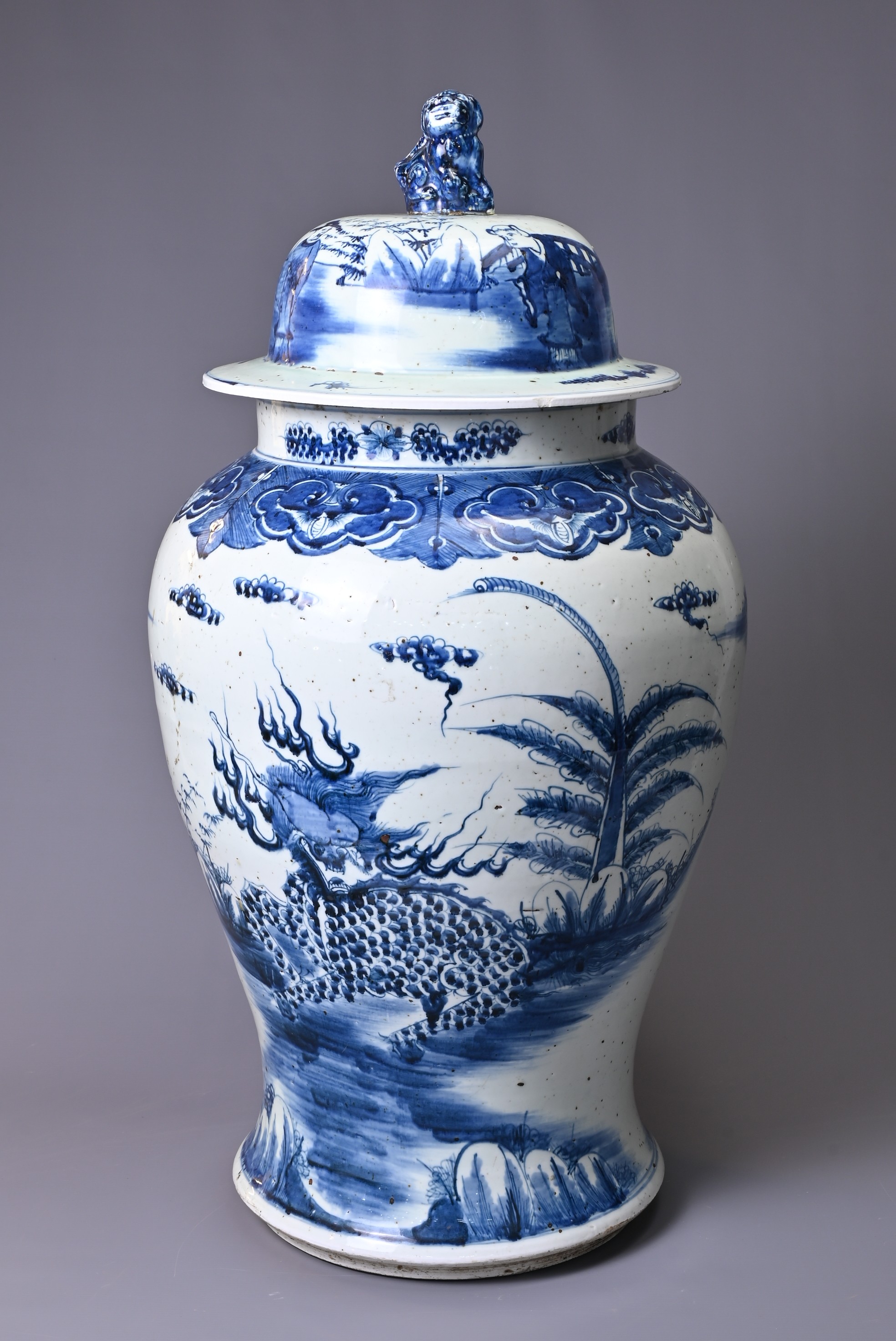 A VERY LARGE CHINESE BLUE AND WHITE PORCELAIN JAR WITH COVER, 20TH CENTURY