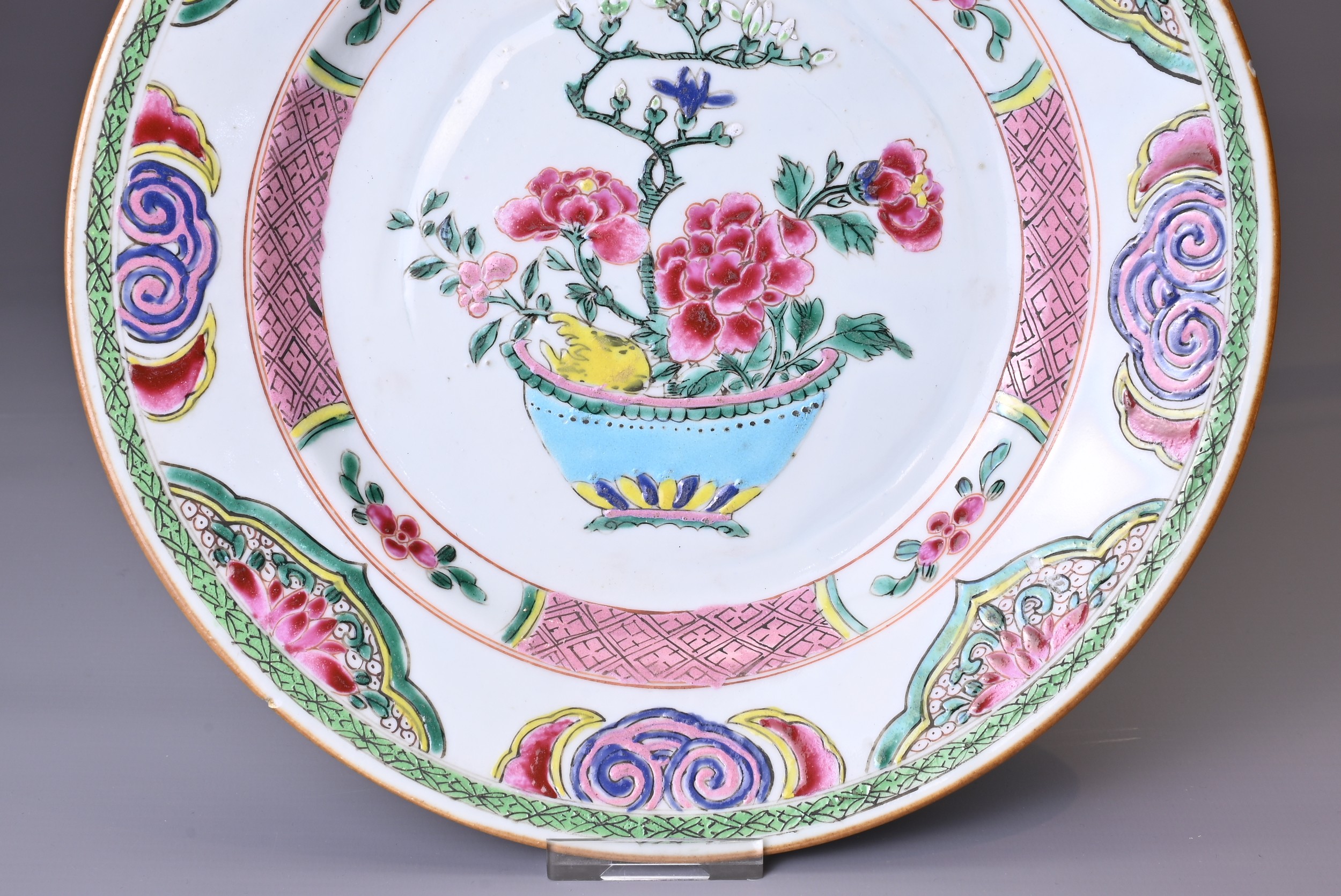 A CHINESE FAMILLE ROSE PORCELAIN DISH, 18TH CENTURY. Decorated in vibrant enamels with floral basket - Image 2 of 5