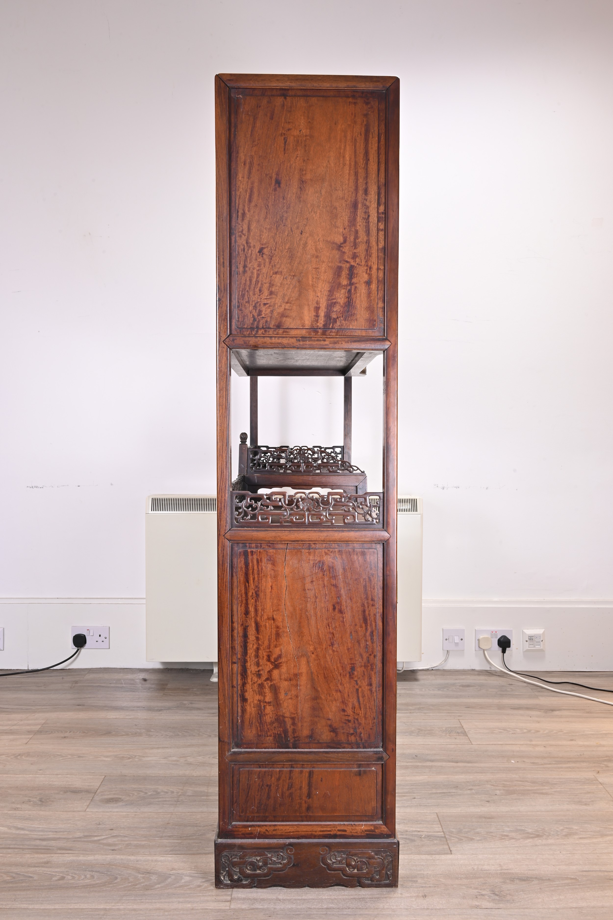 A LARGE CHINESE HARDWOOD CABINET, EARLY 20TH CENTURY. Of rectangular form superbly carved and inlaid - Image 10 of 11