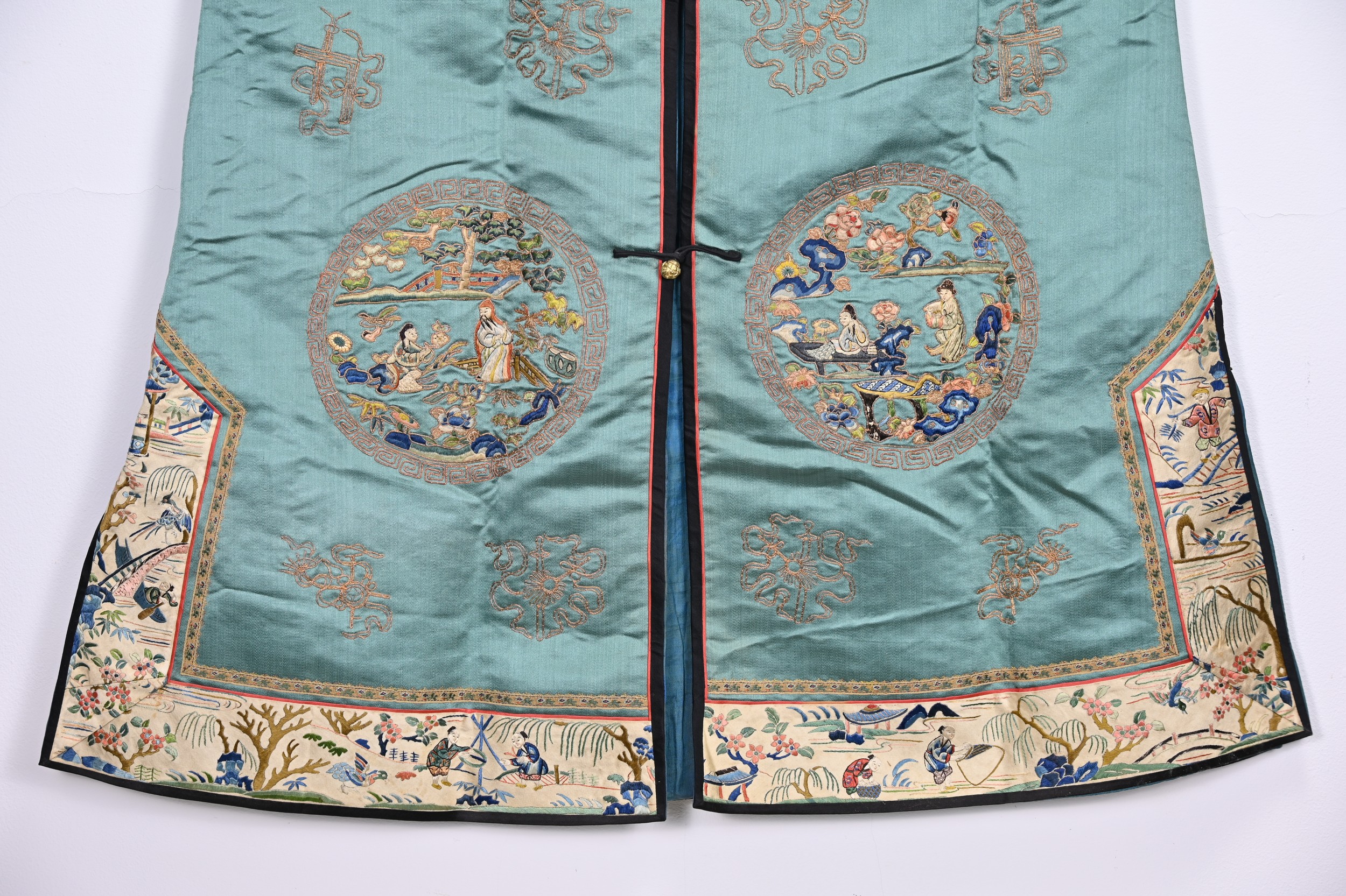 AN EARLY 20TH CENTURY CHINESE DUCK-EGG BLUE SILK EMBROIDERED ROBE. The ruyi-shaped collar, cuffs and - Image 8 of 8