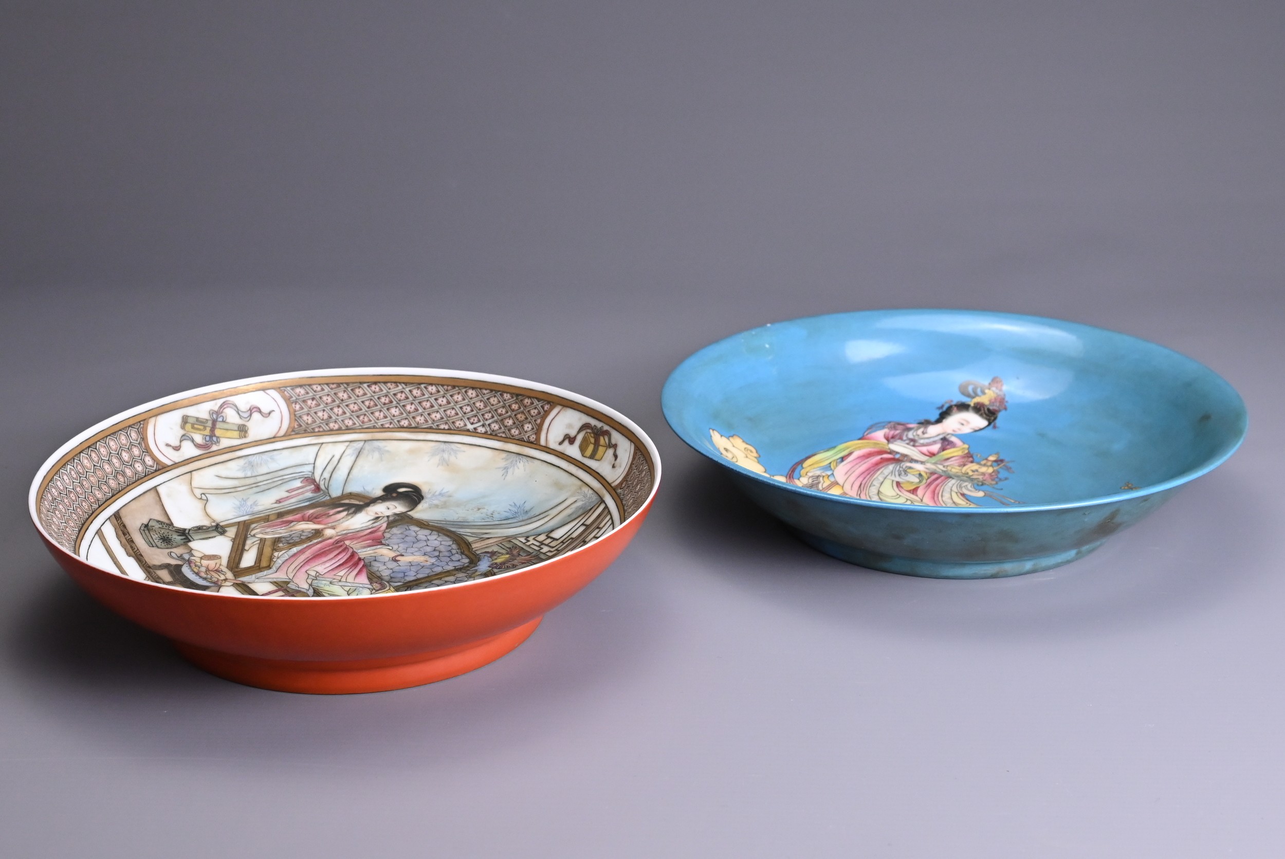 TWO CHINESE PORCELAIN FAMILLE ROSE CIRCULAR DISHES, 20TH CENTURY. Each with iron-red enamel and gilt - Image 7 of 7