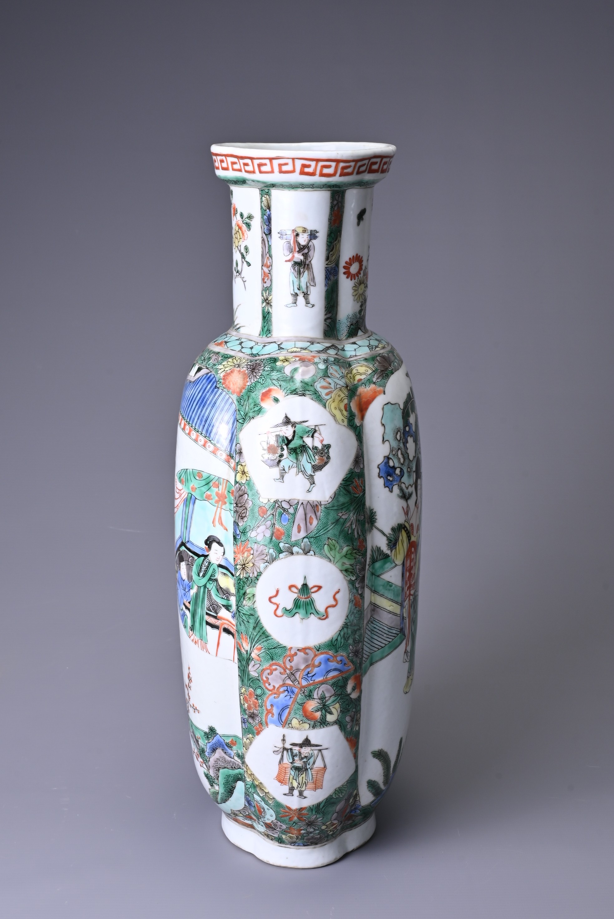 A LARGE CHINESE FAMILLE VERTE PORCELAIN VASE. Of quatre lobed form decorated with panels of - Image 8 of 8