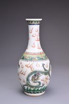 A CHINESE FAMILLE VERTE PORCELAIN VASE, 19TH CENTURY. Of bottle form decorated with two dragons