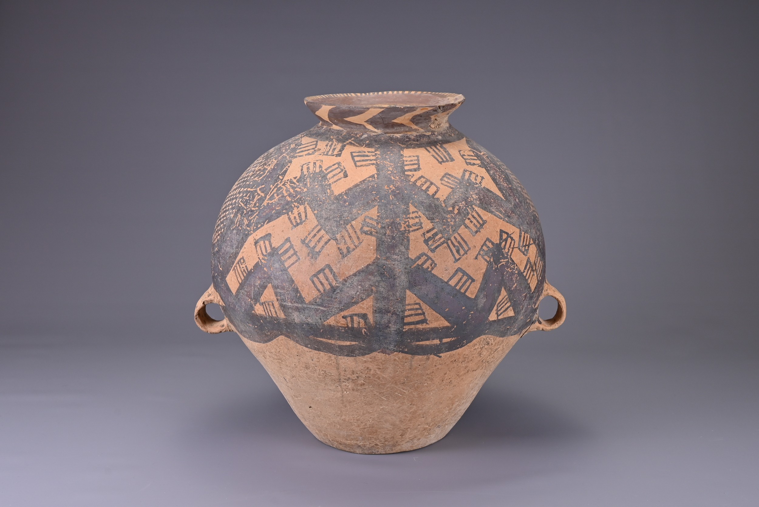 A LARGE CHINESE NEOLITHIC PAINTED POTTERY JAR, MACHANG (C. 2300 - 2000 BC). Fairly heavily potted in - Image 3 of 10