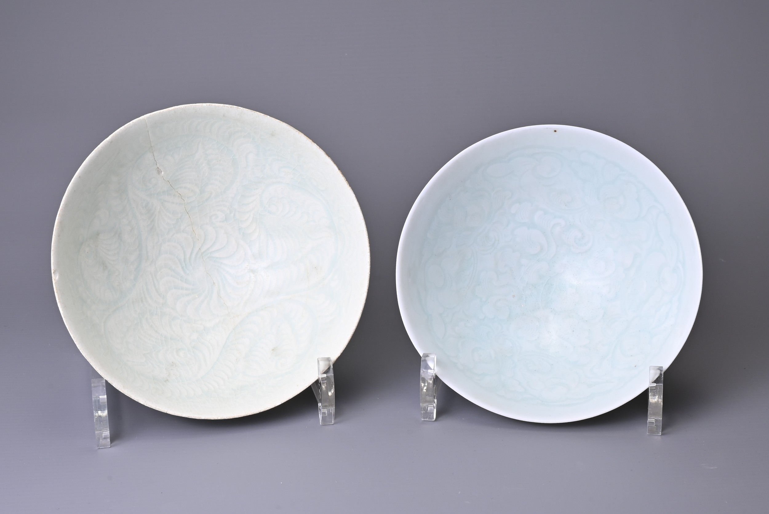 TWO CHINESE QINGBAI PORCELAIN BOWLS, SONG DYNASTY (960-1279). One with central chrysanthemum - Image 5 of 6