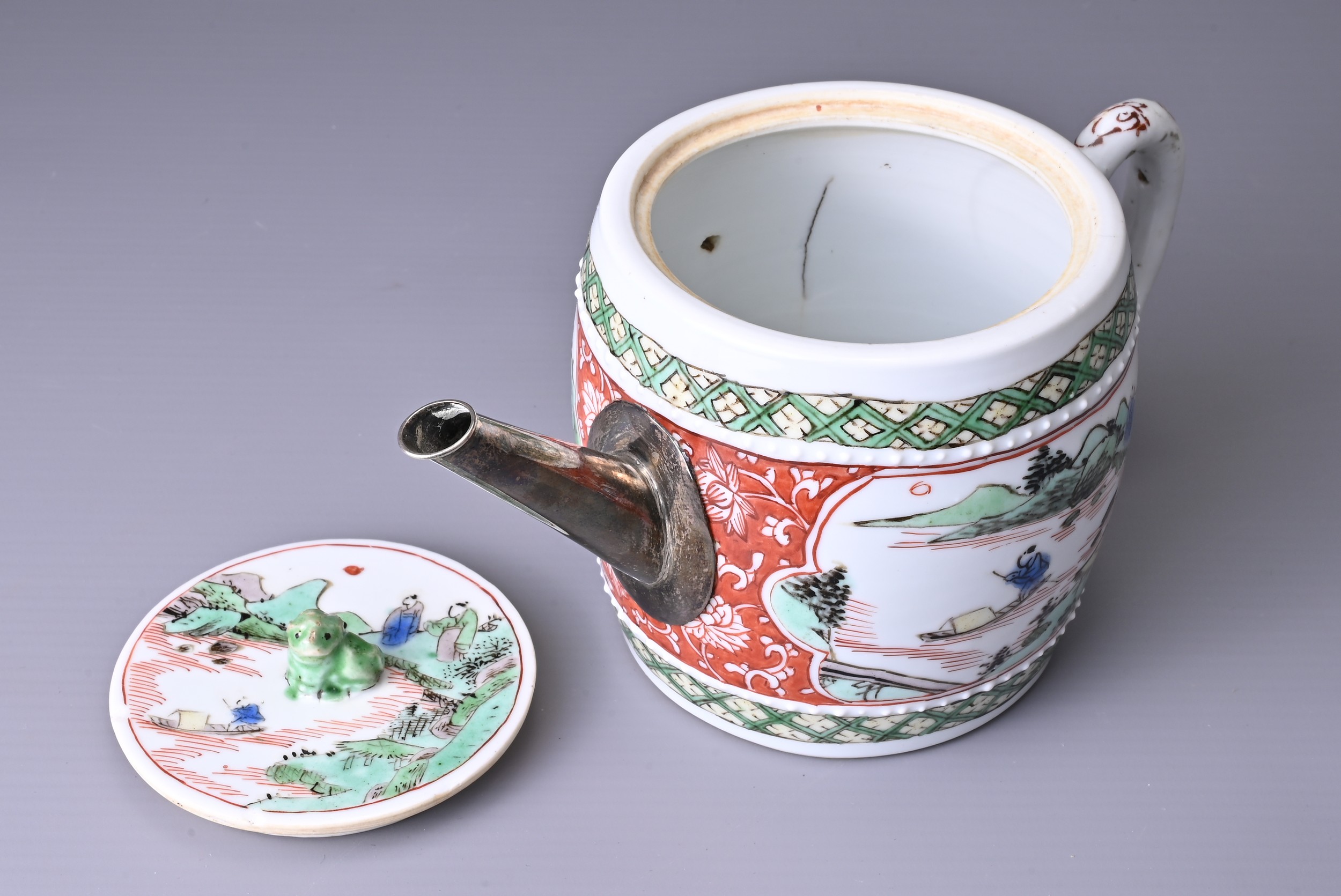 A CHINESE FAMILLE VERTE PORCELAIN TEA POT, 18TH CENTURY. With drum body and flat cover surmounted by - Image 7 of 7