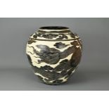 A LARGE CHINESE CIZHOU TYPE DRAGON AND PHOENIX JAR. Sgraffito decorated black and cream coloured