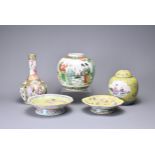 A GROUP OF CHINESE PORCELAIN ITEMS, 19/20TH CENTURY. To include a Canton export famille rose