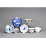 A GROUP OF CHINESE PORCELAIN ITEMS, 19/20TH CENTURY. To include a blue and white prunus jar with