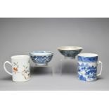FOUR CHINESE PORCELAIN ITEMS, 18/19TH CENTURY. To include a famille rose porcelain tankard, a blue