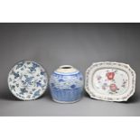 THREE CHINESE PORCELAIN ITEMS, 18/19TH CENTURY. To include a blue and white porcelain dish decorated
