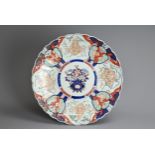 A LARGE JAPANESE IMARI LOBED PORCELAIN CHARGER, MEIJI PERIOD. Lobed circular dish decorated with