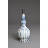 A CHINESE BLUE AND WHITE PORCELAIN ROSEWATER SPRINKLER, KANGXI, 18TH CENTURY. For the Islamic