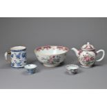 A GROUP OF CHINESE EXPORT PORCELAIN ITEMS, 18TH CENTURY. To include a bowl, teapot, tankard and
